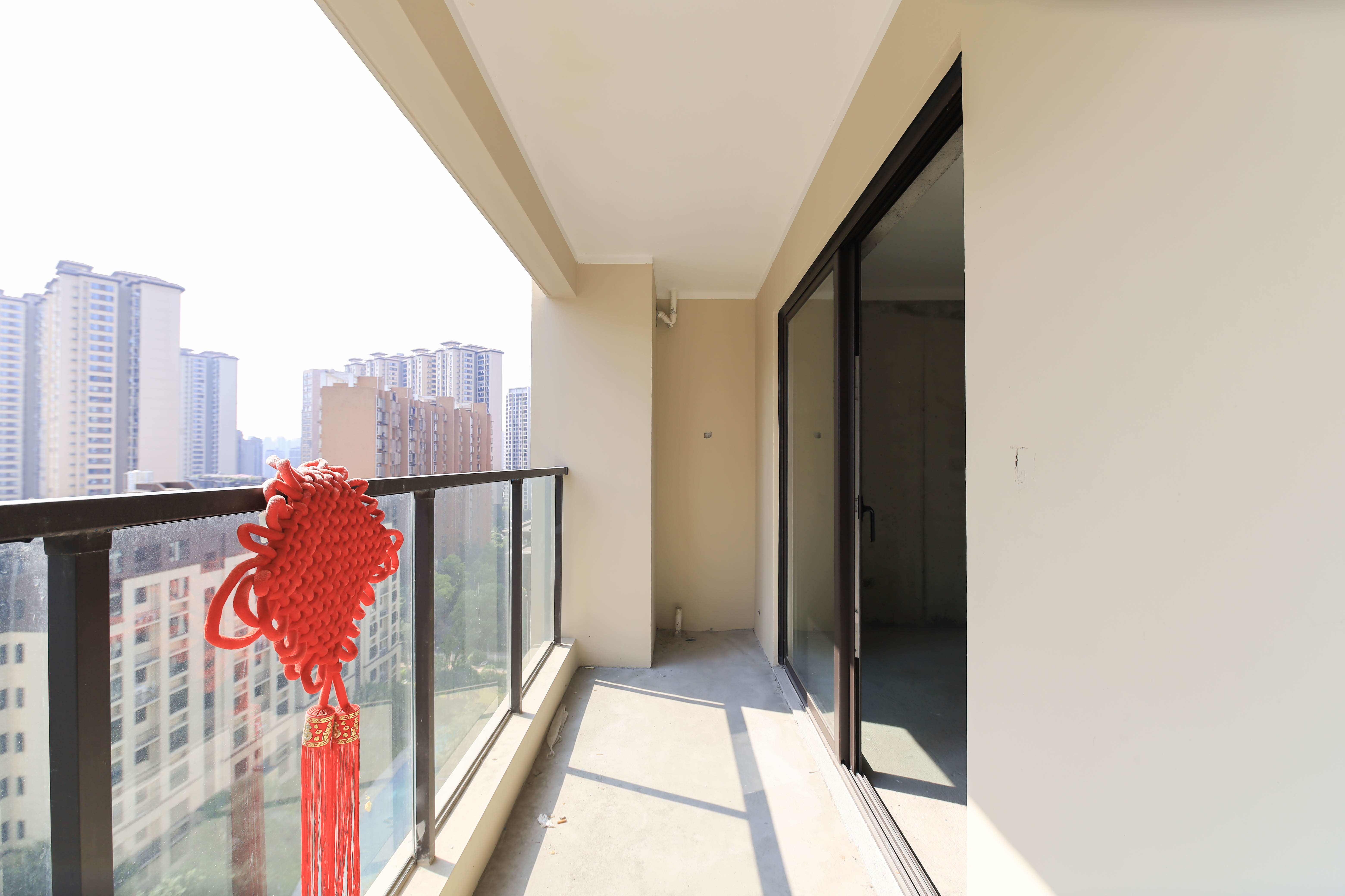 远洋红星天铂一期 3室2厅2卫 87.0万 远洋红星天铂一期 3室2厅2卫 87.0万阳台