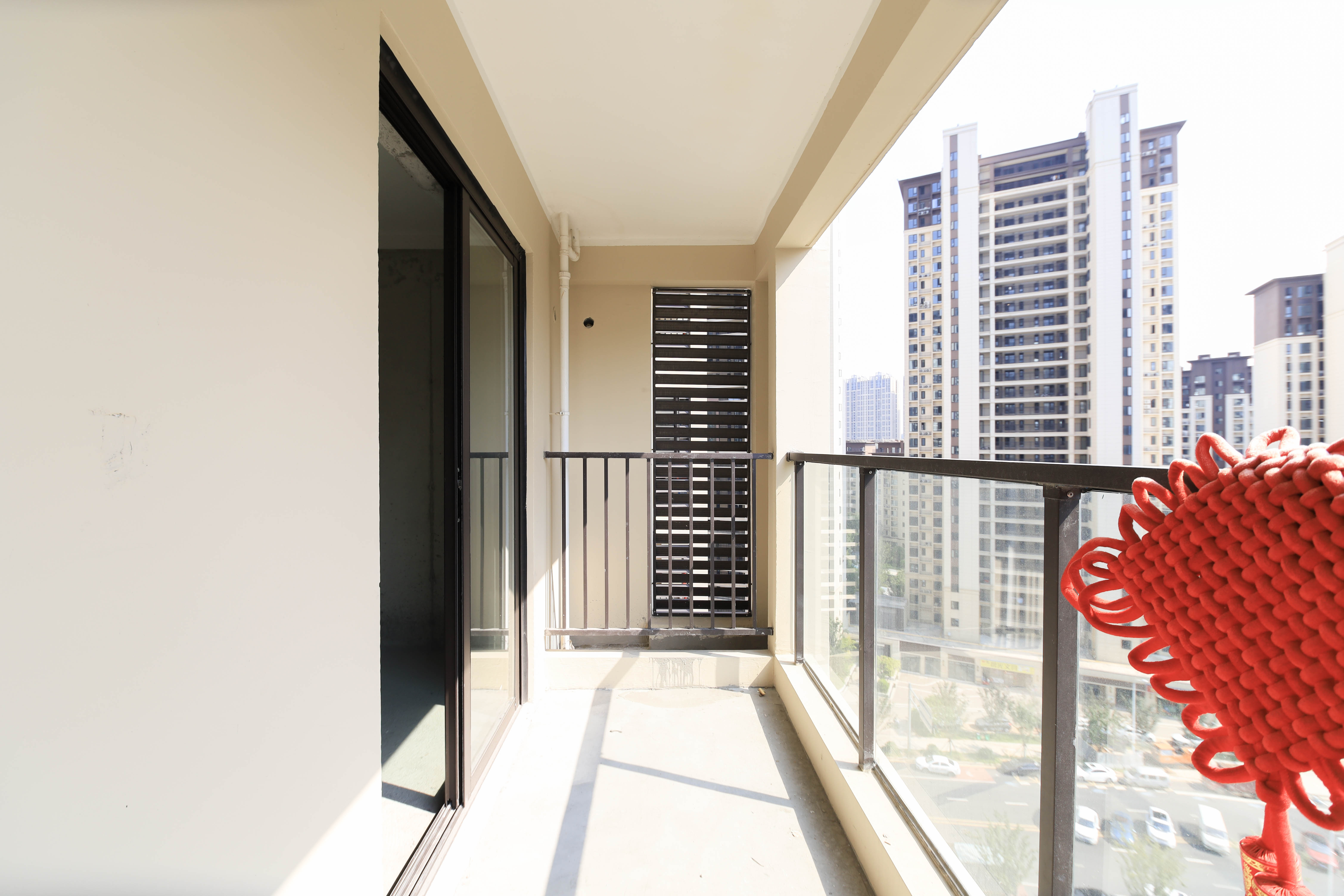 远洋红星天铂一期 3室2厅2卫 87.0万 远洋红星天铂一期 3室2厅2卫 87.0万阳台