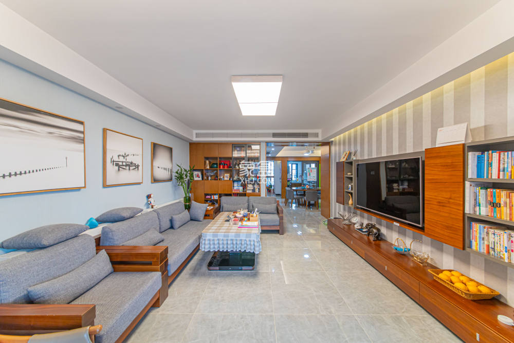 九峰远见  5室2厅2卫    250.0万