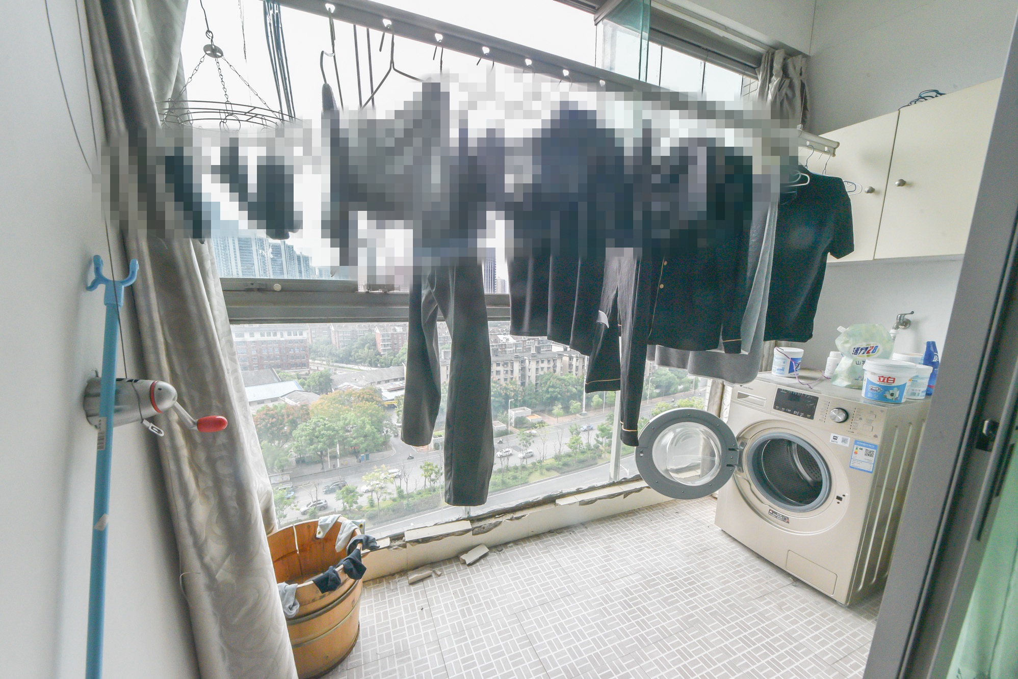 新城新世界一二三期  3室2厅1卫   85.00万阳台