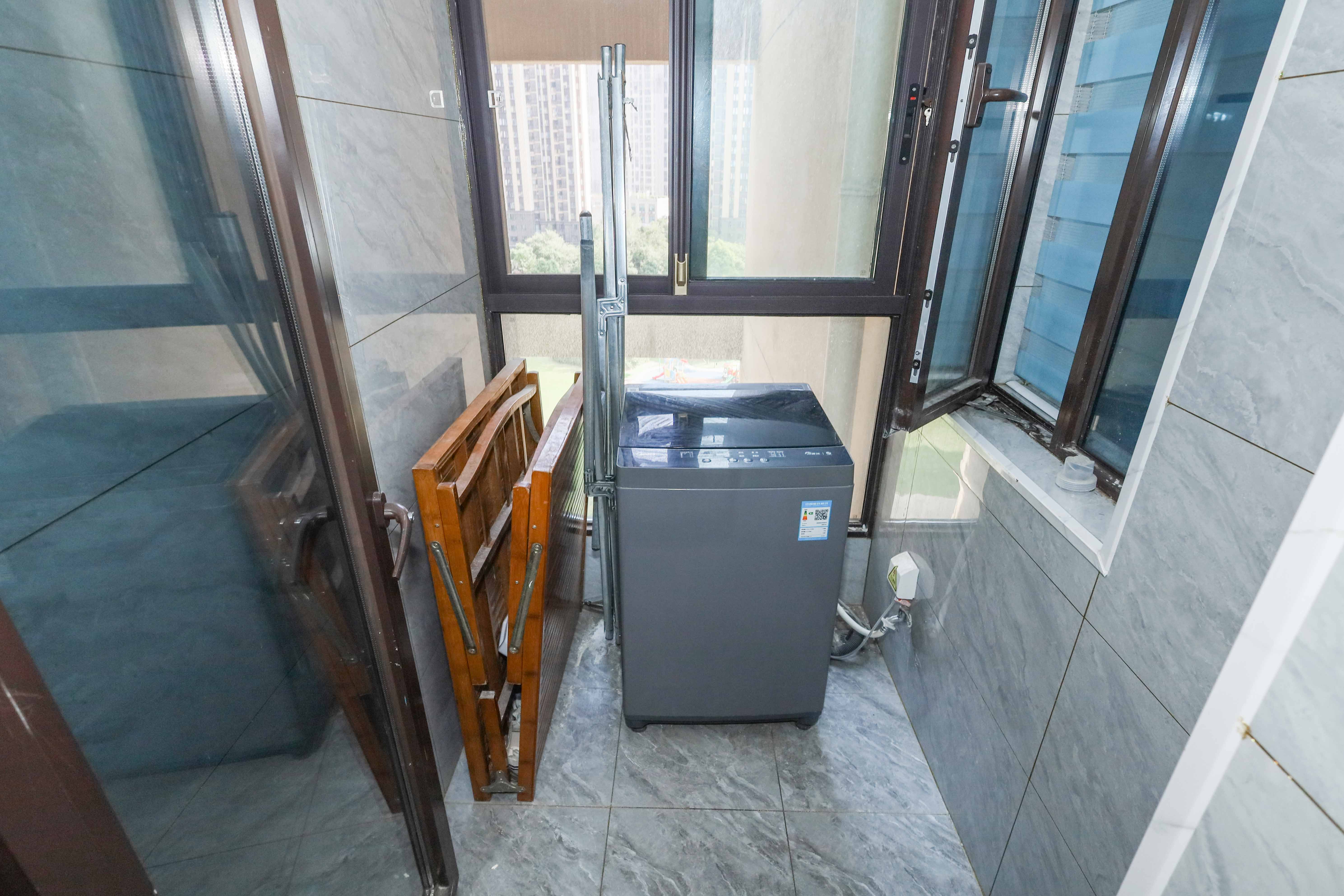 梅溪鑫苑名家  3室2厅1卫   100.80万阳台