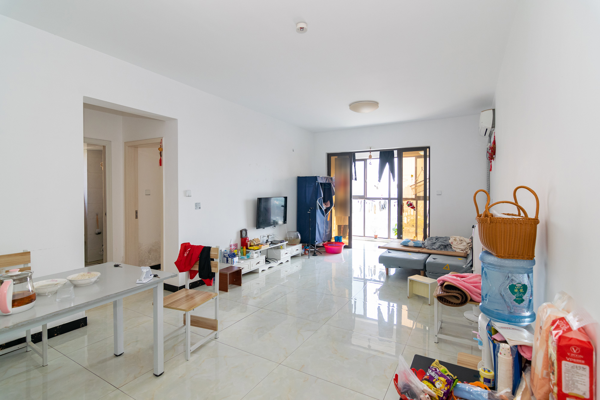 上实望府里  3室2厅1卫    57.8万 上实望府里  3室2厅1卫    57.8万客厅