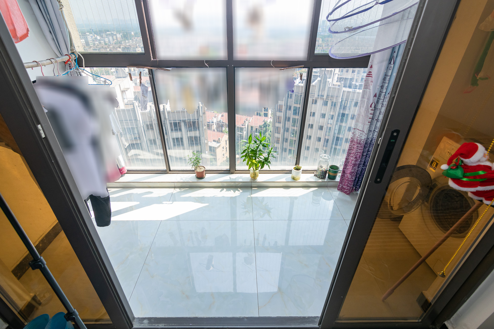 上实望府里  3室2厅1卫    57.8万 上实望府里  3室2厅1卫    57.8万阳台