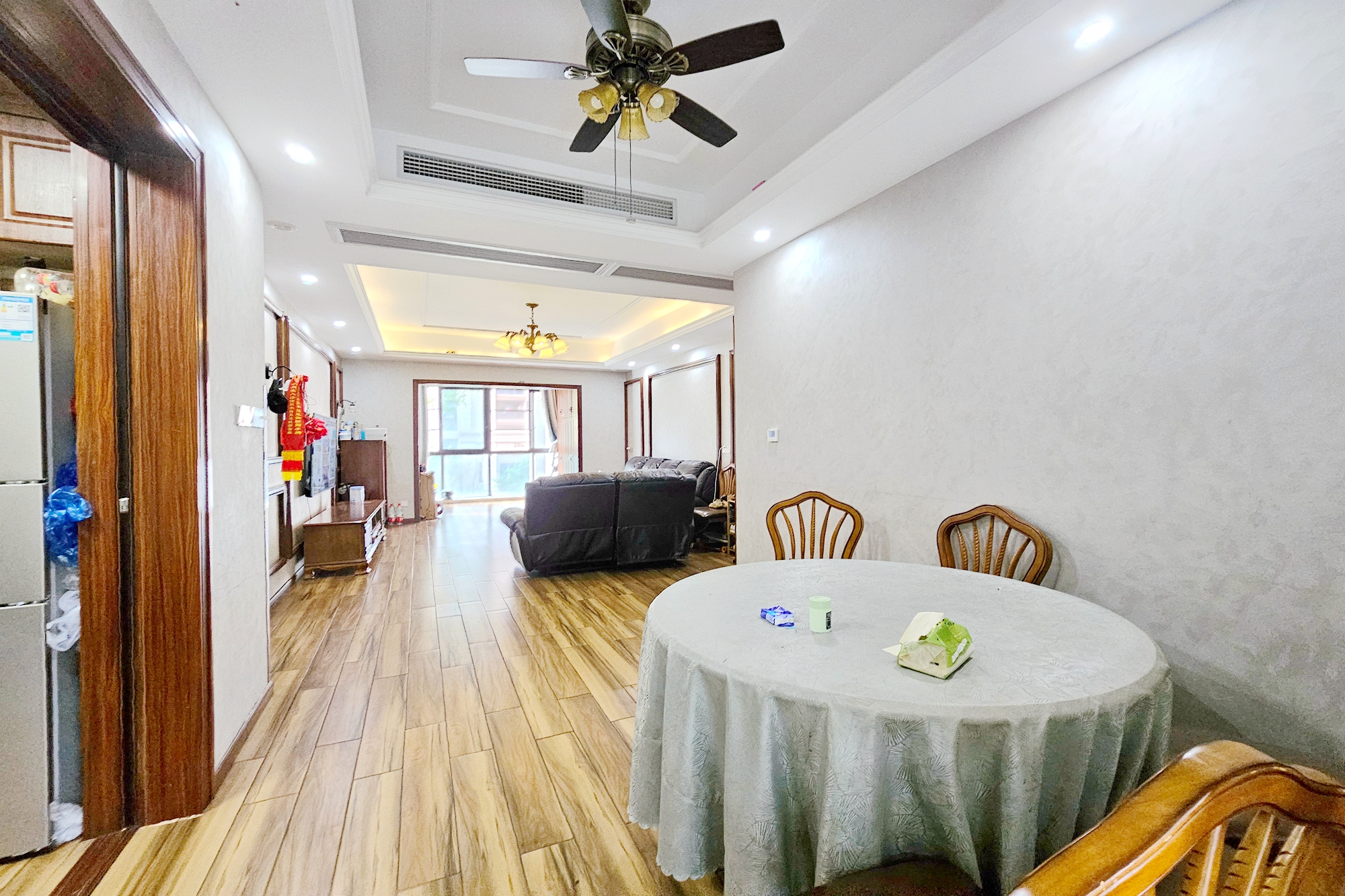 明昇壹城(明昇时代广场)一期  4室2厅2卫    200.0万 明昇壹城(明昇时代广场)一期  4室2厅2卫    200.0万客厅