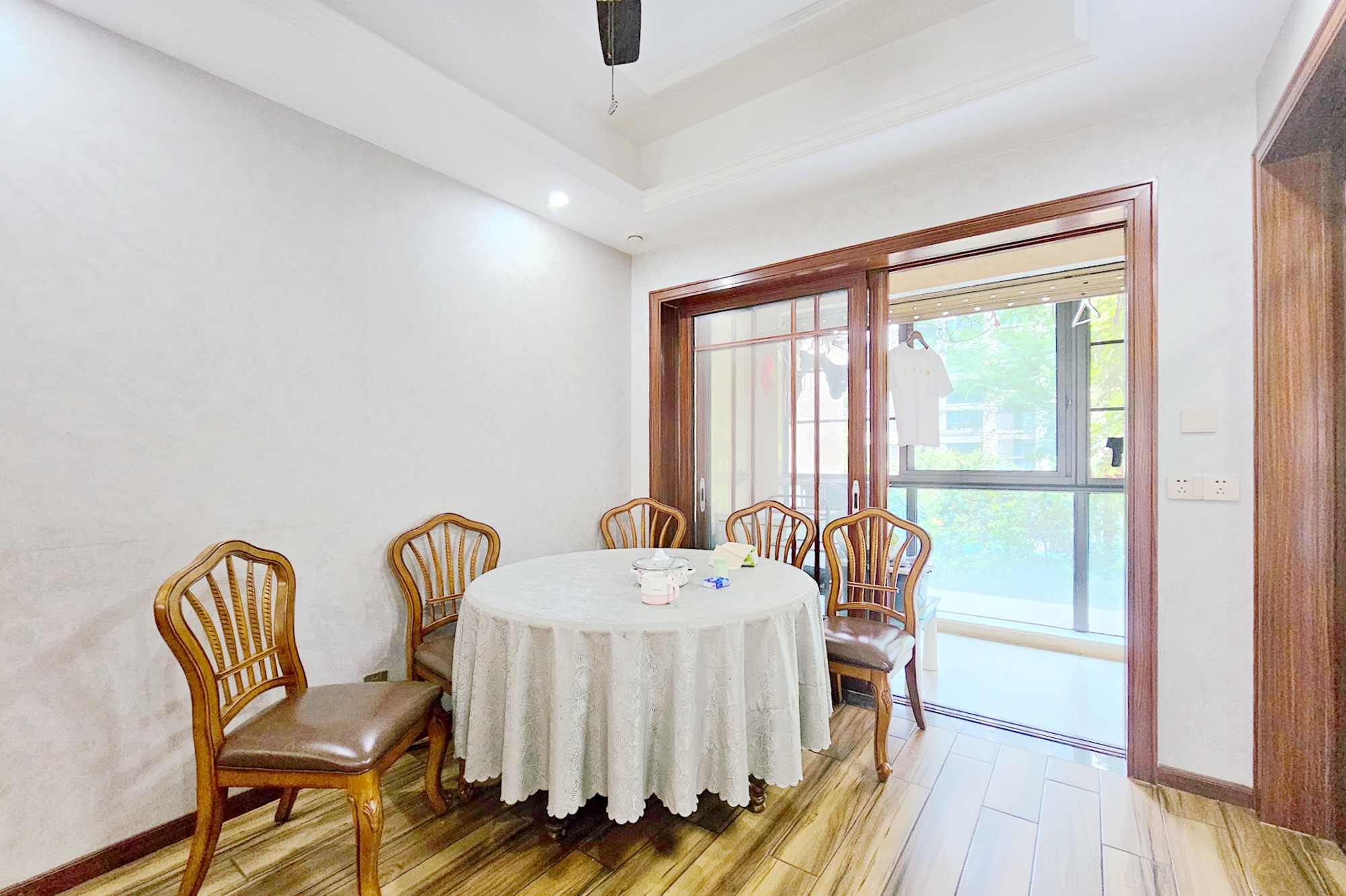 明昇壹城(明昇时代广场)一期  4室2厅2卫    200.0万 明昇壹城(明昇时代广场)一期  4室2厅2卫    200.0万客厅