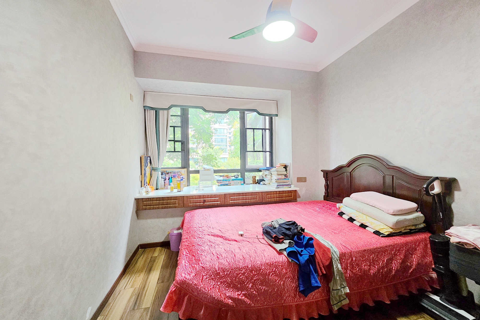 明昇壹城(明昇时代广场)一期  4室2厅2卫    200.0万 明昇壹城(明昇时代广场)一期  4室2厅2卫    200.0万卧室