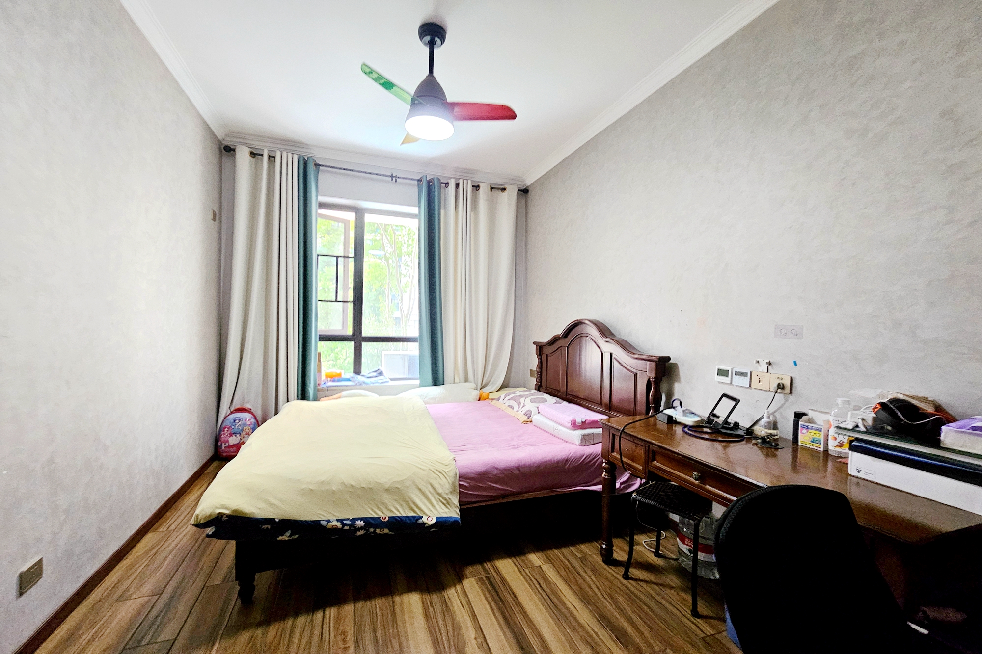 明昇壹城(明昇时代广场)一期  4室2厅2卫    200.0万 明昇壹城(明昇时代广场)一期  4室2厅2卫    200.0万卧室