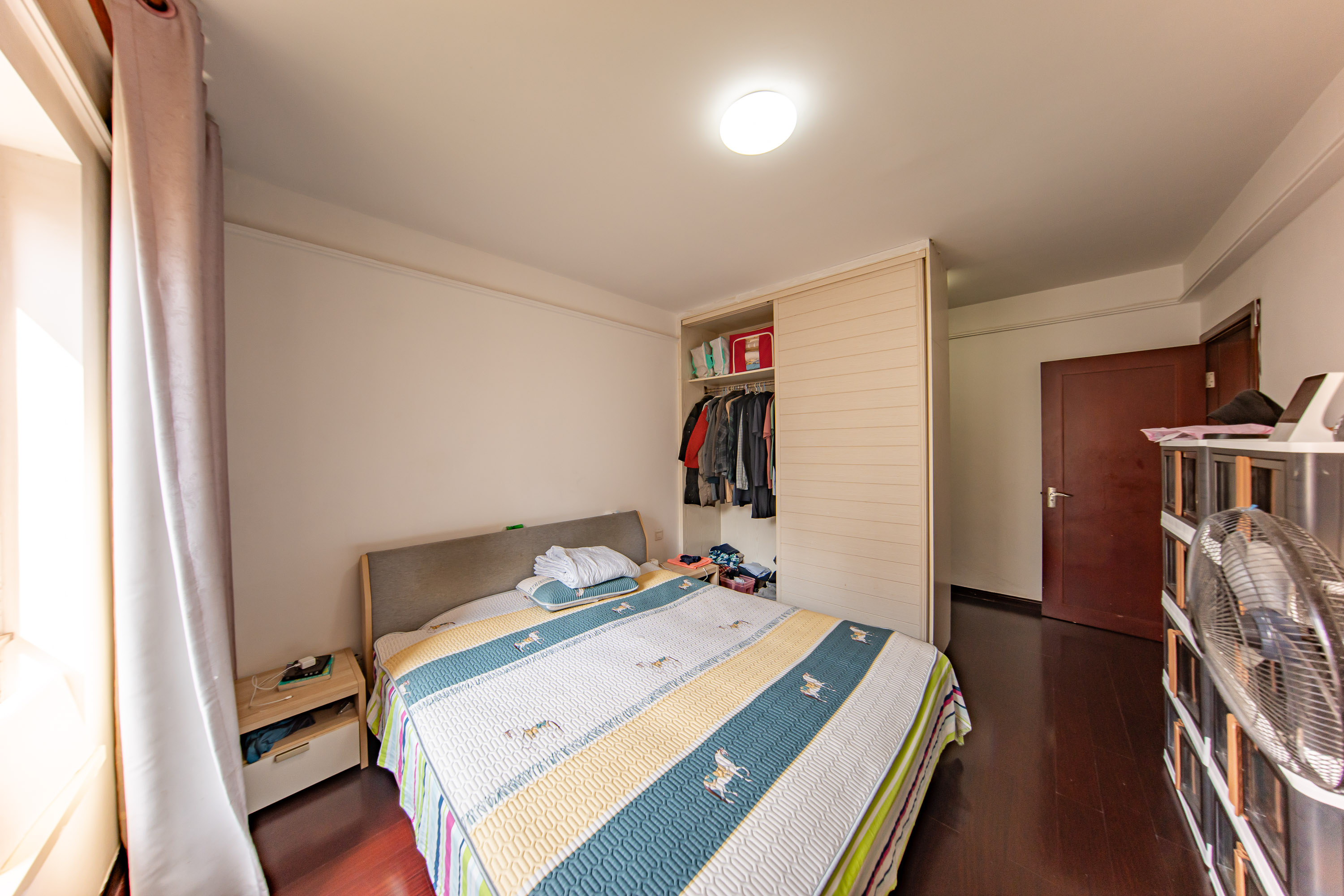 中海国际三期  3室2厅2卫    88.0万卧室