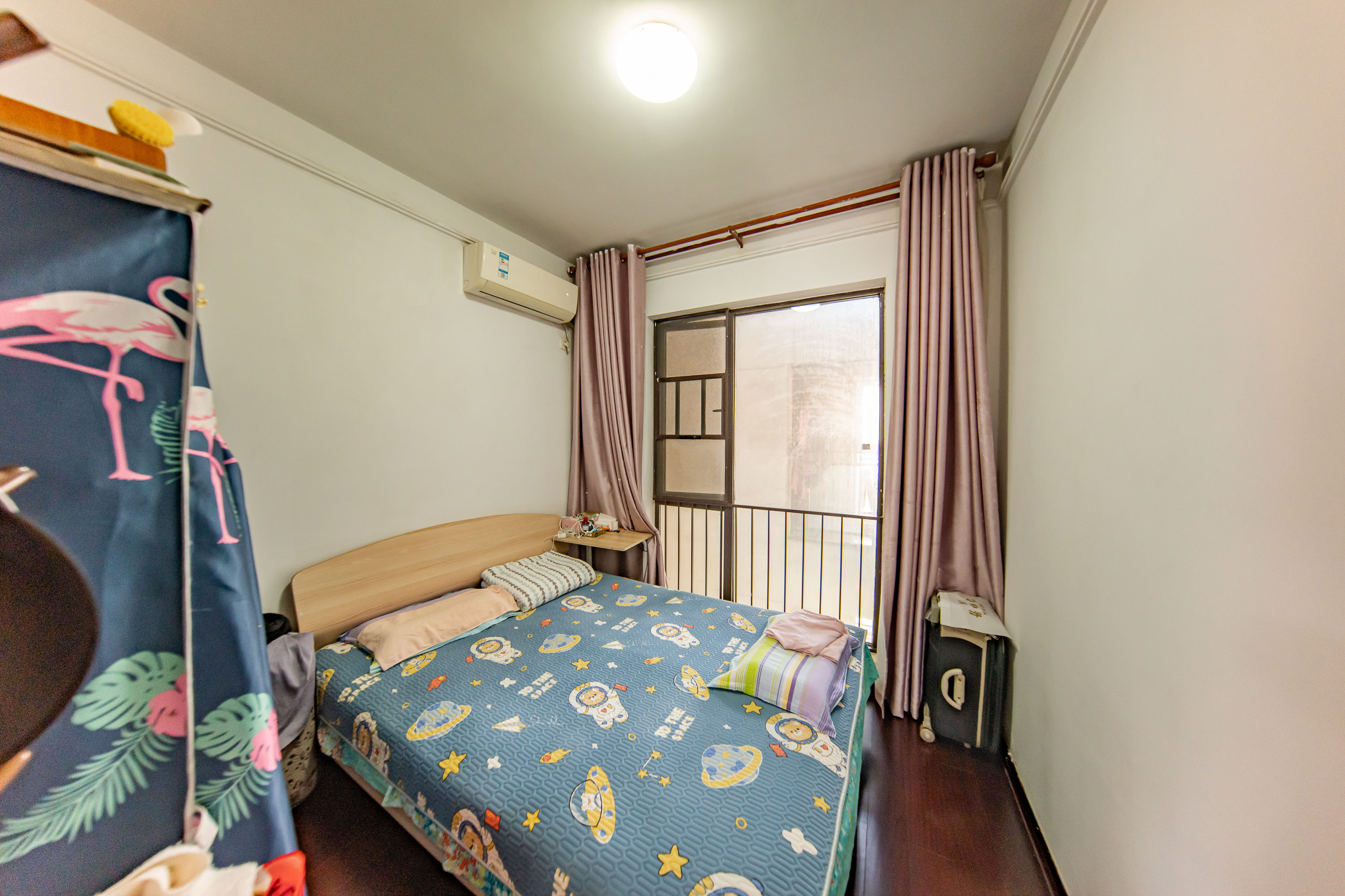 中海国际三期  3室2厅2卫    88.0万卧室