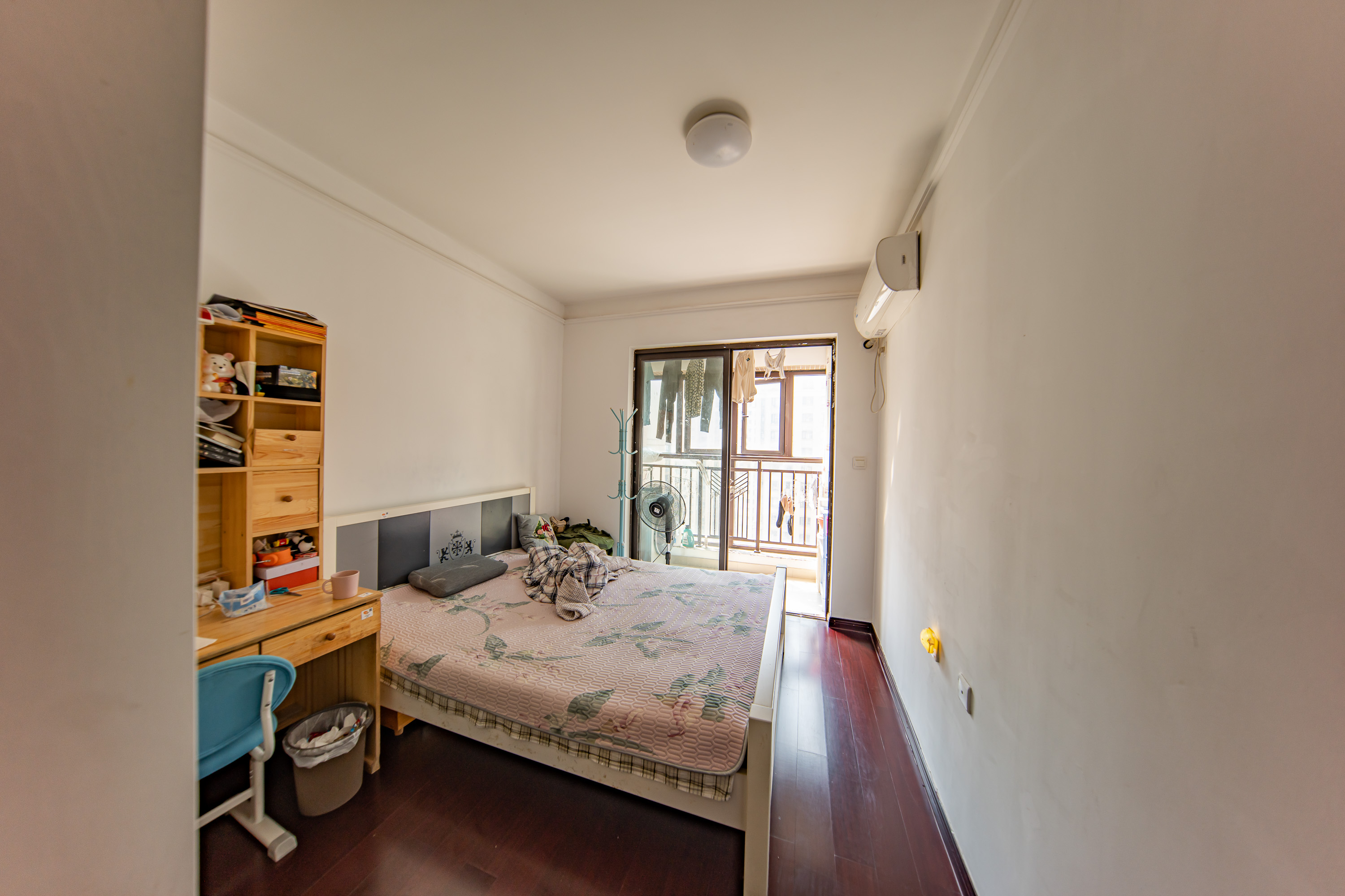 中海国际三期  3室2厅2卫    88.0万卧室