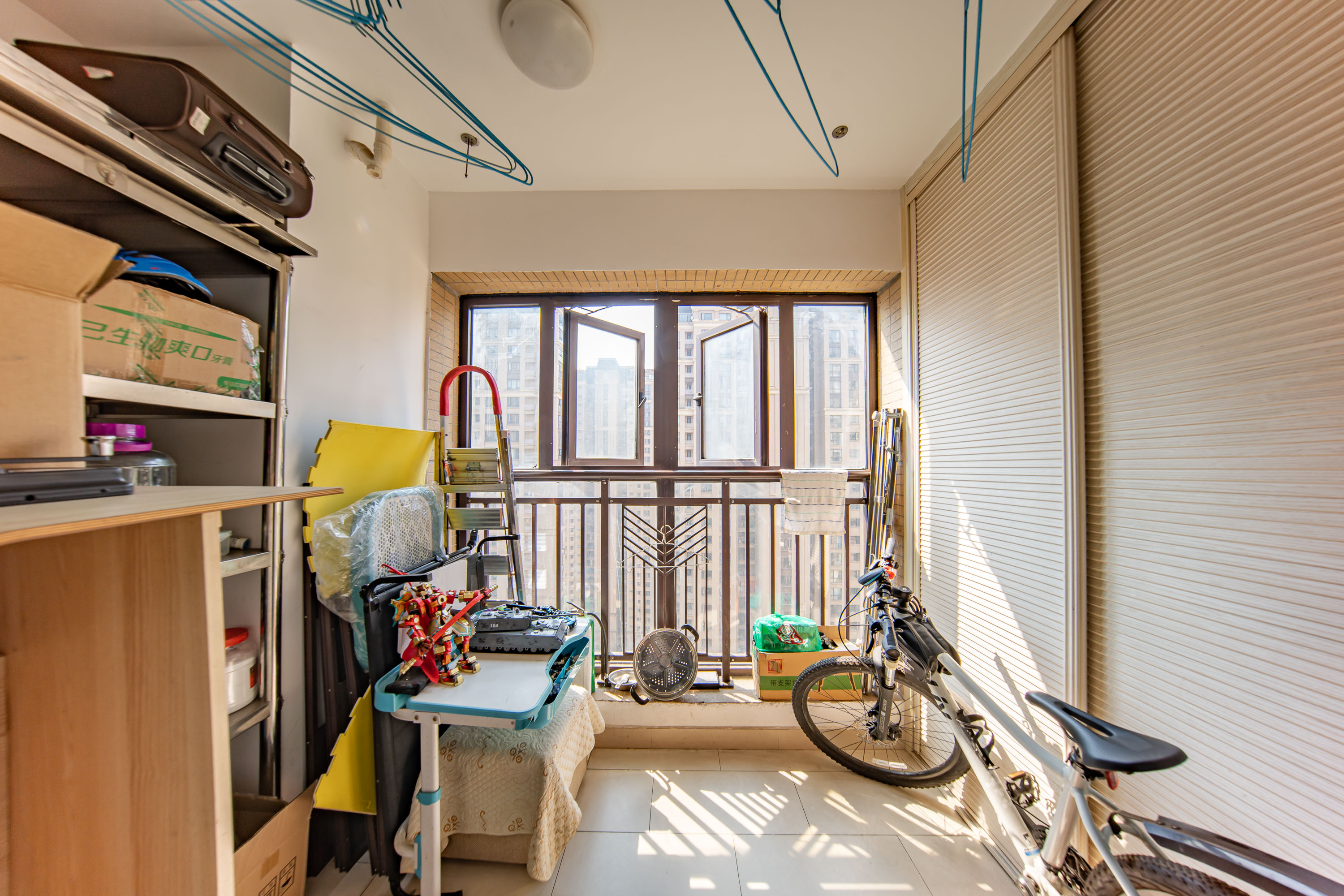 中海国际三期  3室2厅2卫    88.0万阳台