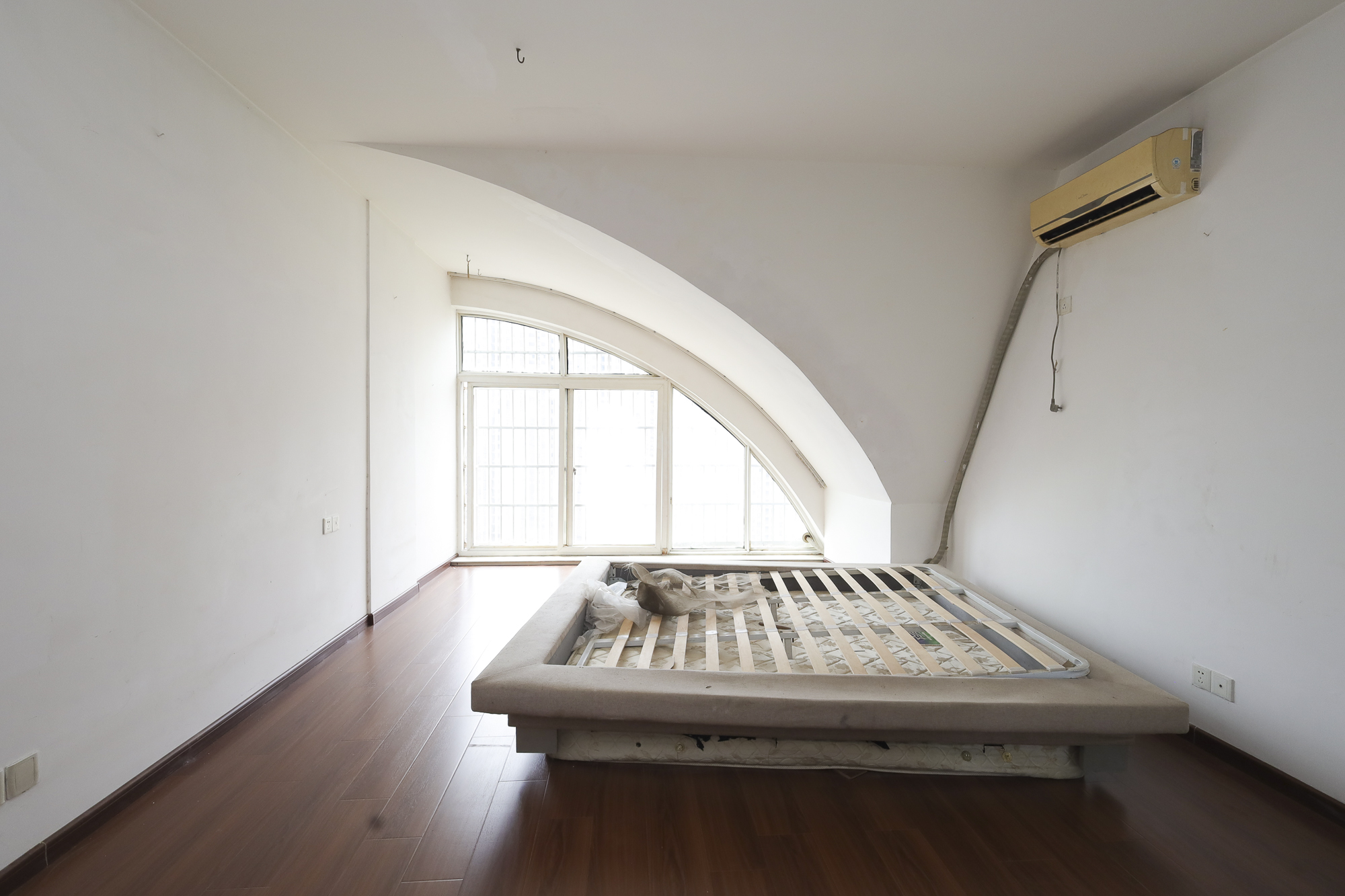 枫林美景  4室2厅1卫   85.00万其他