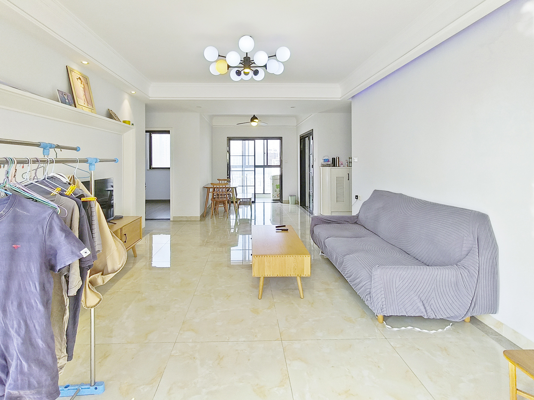 阳光丽城一期 4室2厅2卫 205.0万 阳光丽城一期 4室2厅2卫 205.0万客厅