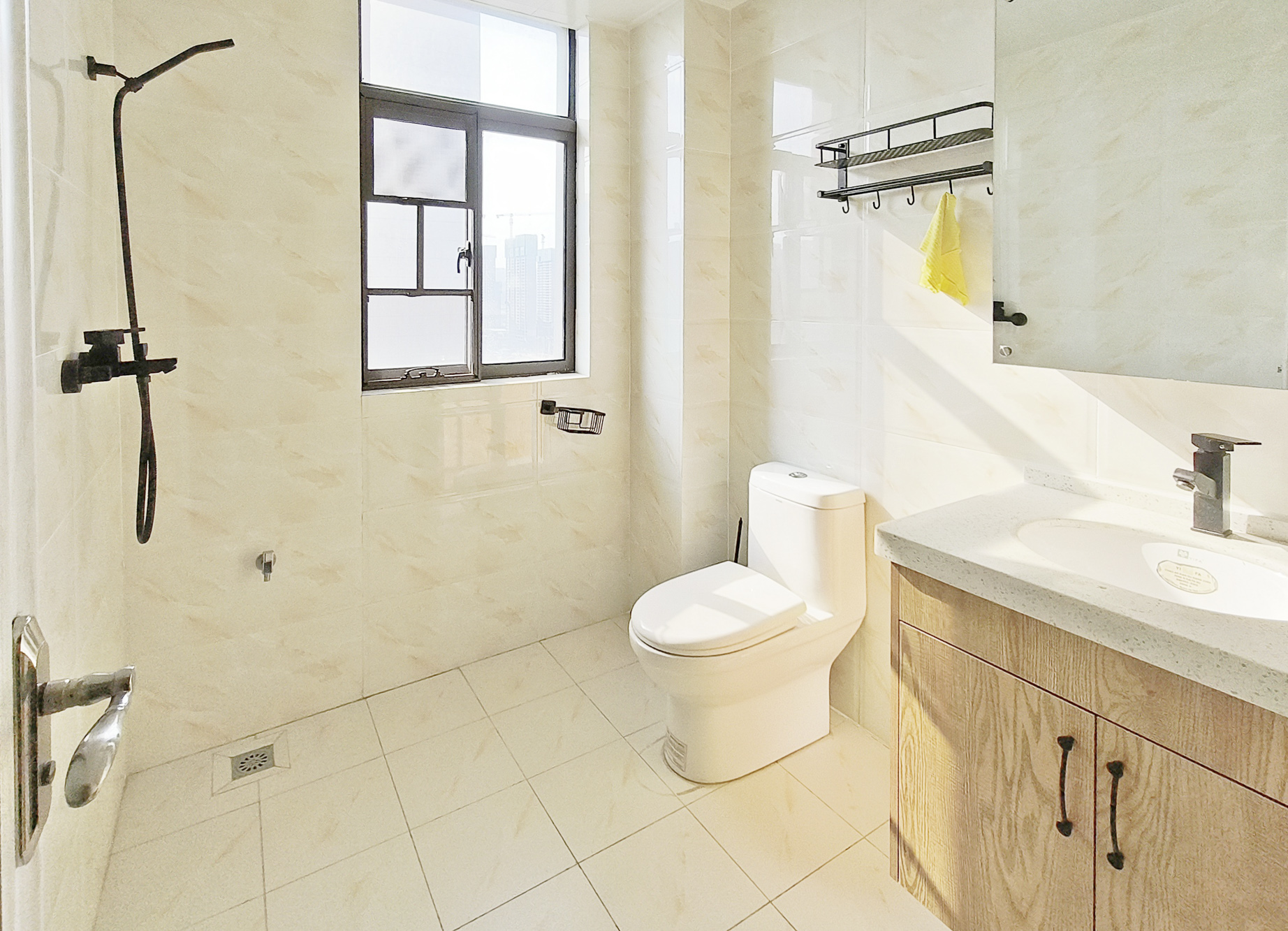 阳光丽城一期 4室2厅2卫 205.0万 阳光丽城一期 4室2厅2卫 205.0万卫生间