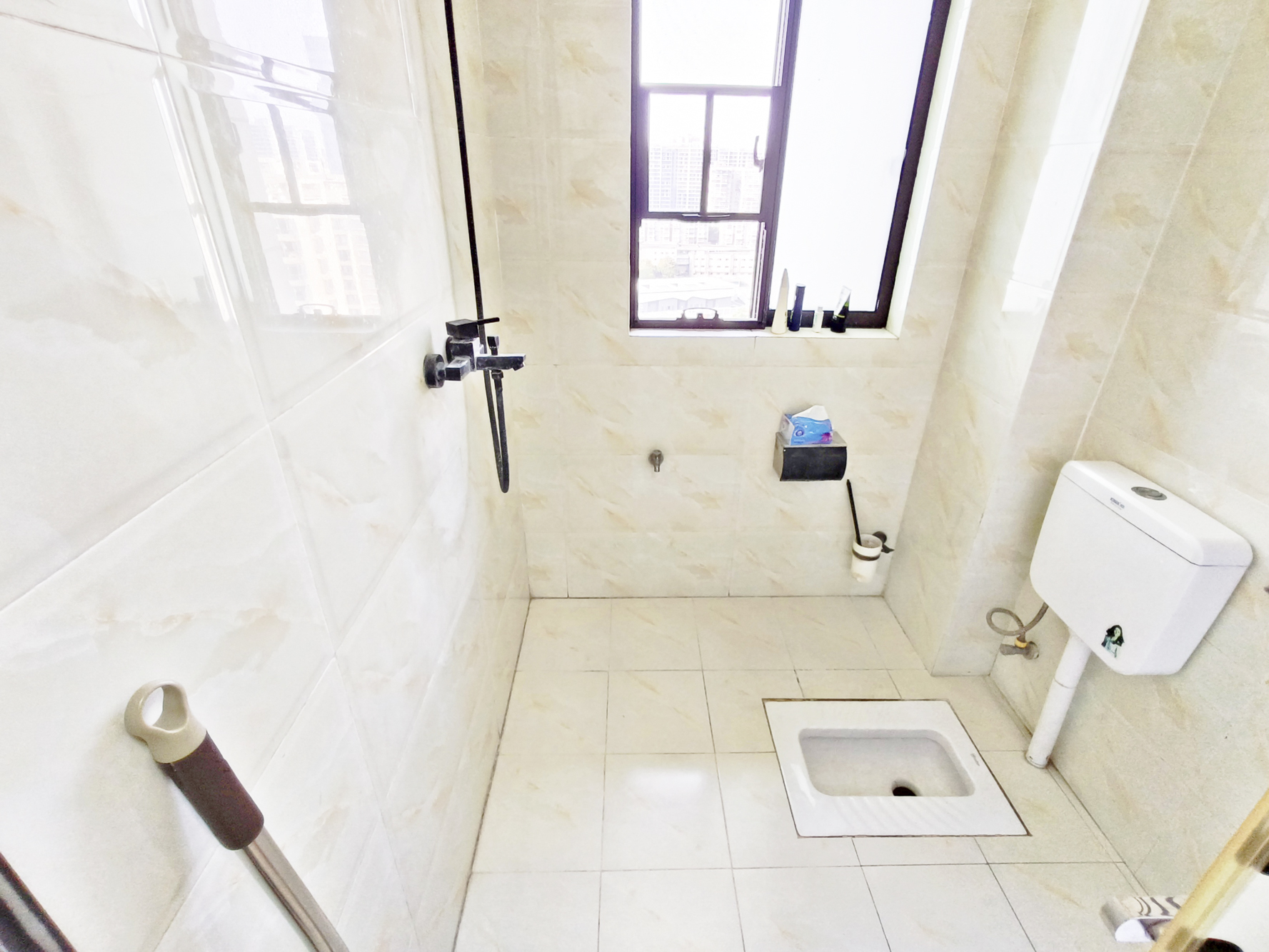 阳光丽城一期 4室2厅2卫 205.0万 阳光丽城一期 4室2厅2卫 205.0万卫生间