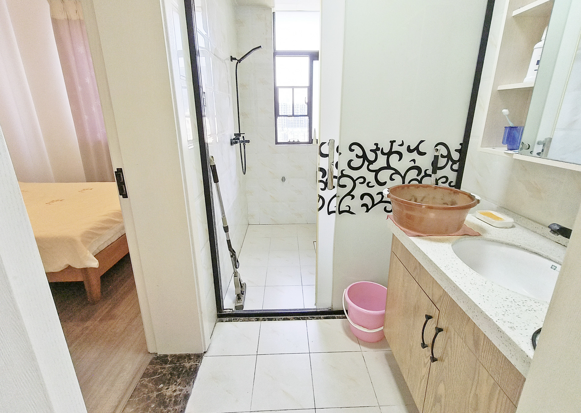 阳光丽城一期 4室2厅2卫 205.0万 阳光丽城一期 4室2厅2卫 205.0万卫生间