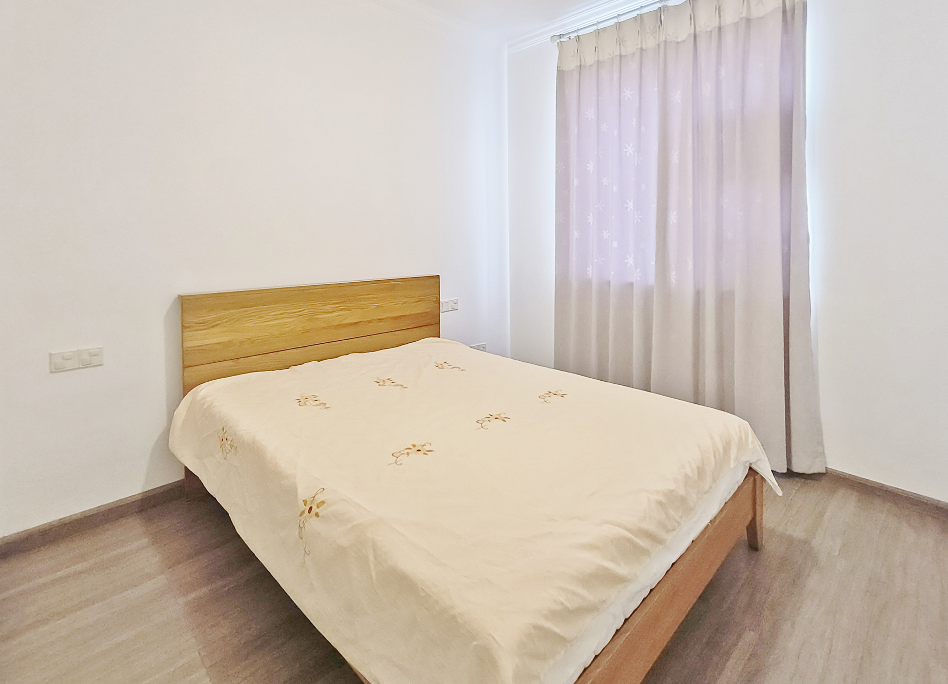 阳光丽城一期 4室2厅2卫 205.0万 阳光丽城一期 4室2厅2卫 205.0万卧室