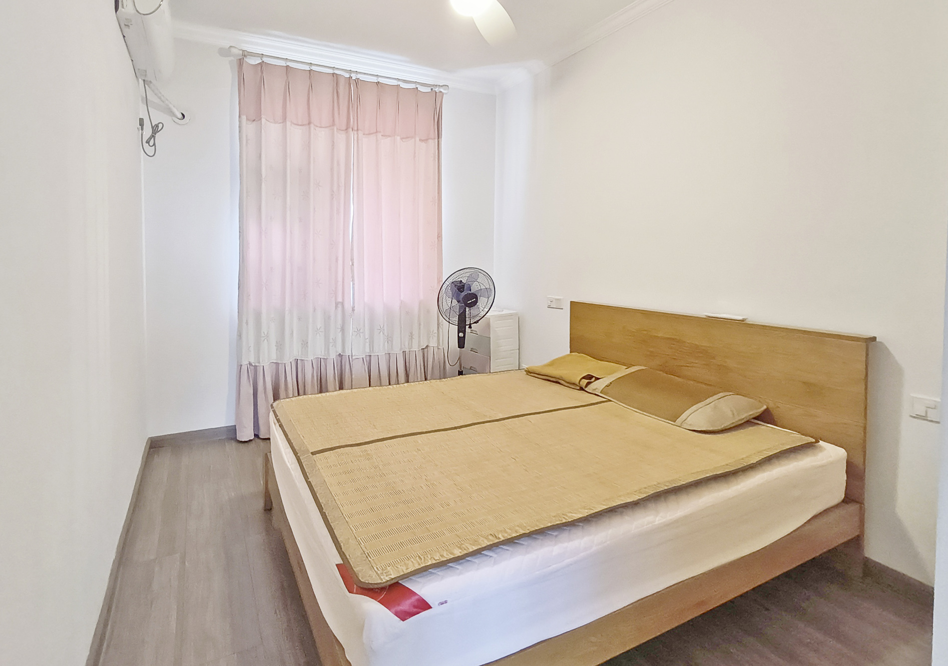 阳光丽城一期 4室2厅2卫 205.0万 阳光丽城一期 4室2厅2卫 205.0万卧室