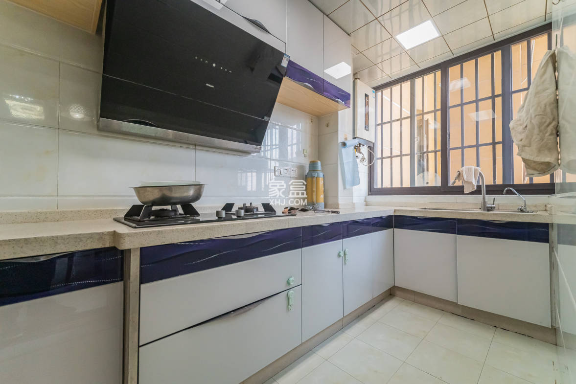 华润置地广场一期  3室2厅1卫    75.0万 华润置地广场一期  3室2厅1卫    75.0万厨房