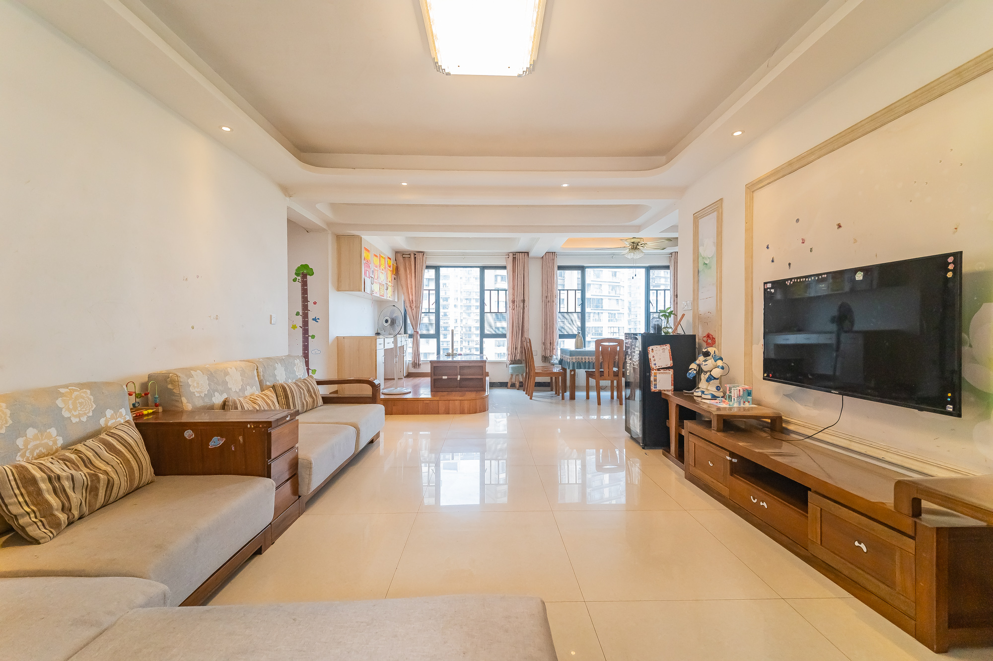 方略城市广场  1室2厅2卫    110.0万客厅