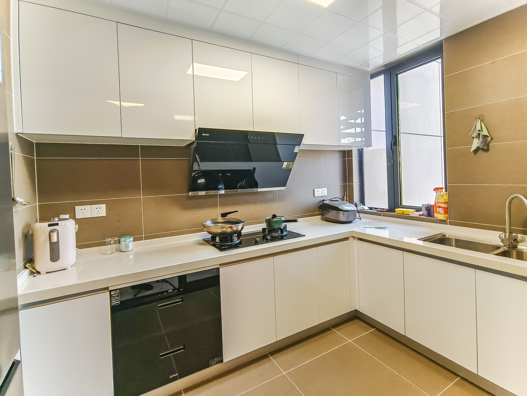 运达锦绣广场  4室2厅2卫    175.0万 运达锦绣广场  4室2厅2卫    175.0万厨房