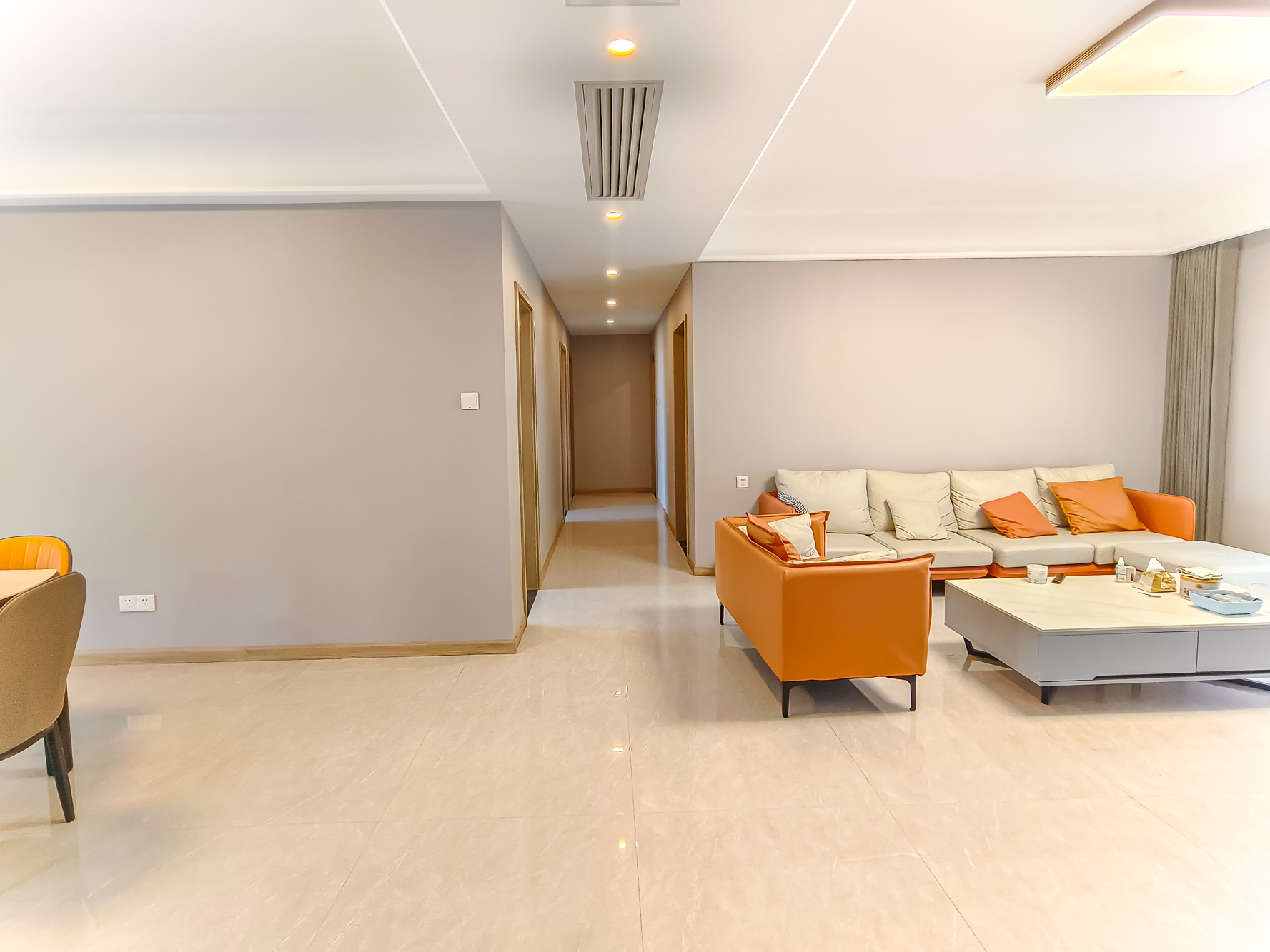 运达锦绣广场  4室2厅2卫    175.0万 运达锦绣广场  4室2厅2卫    175.0万客厅