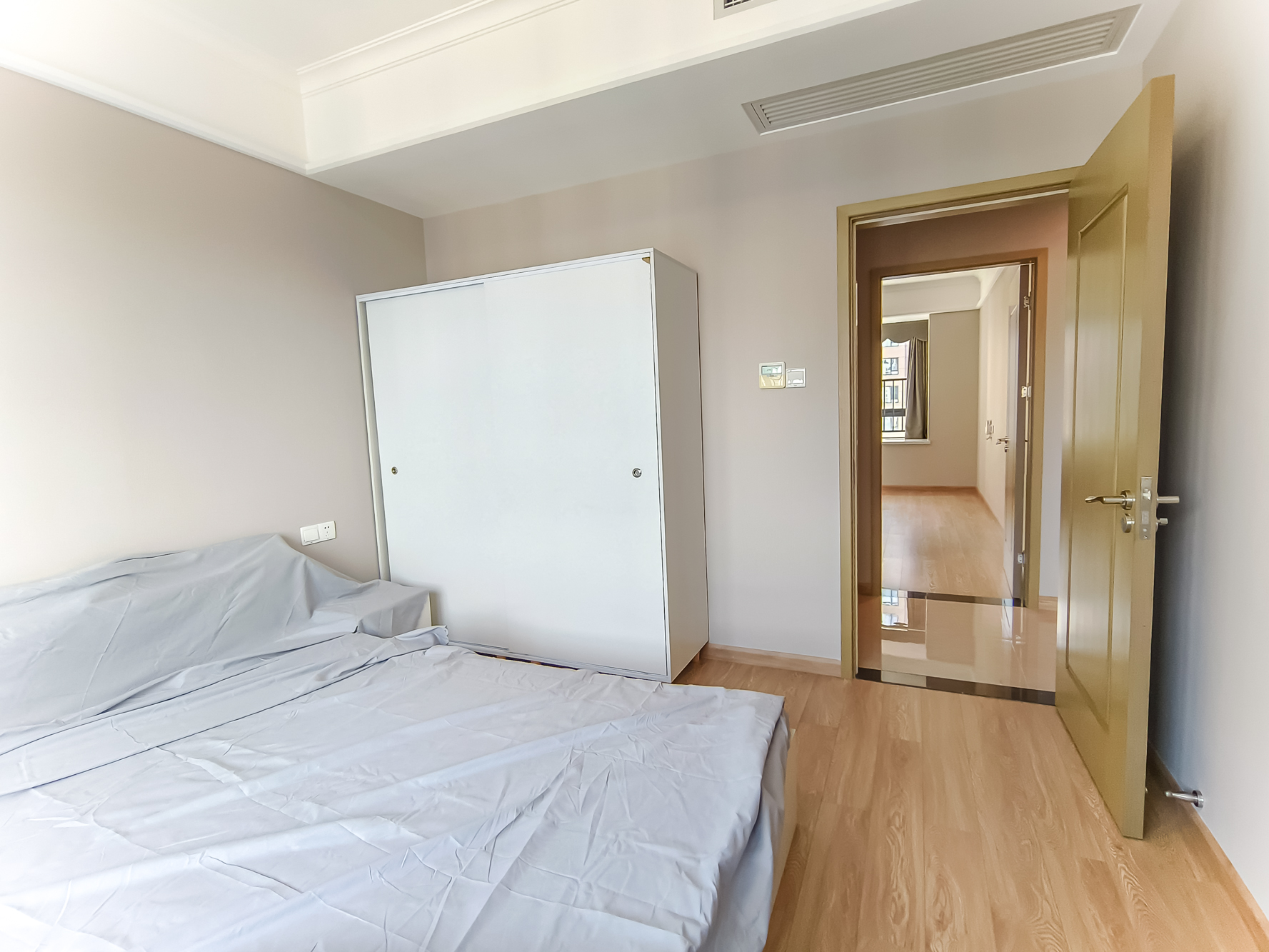 运达锦绣广场  4室2厅2卫    175.0万 运达锦绣广场  4室2厅2卫    175.0万卧室