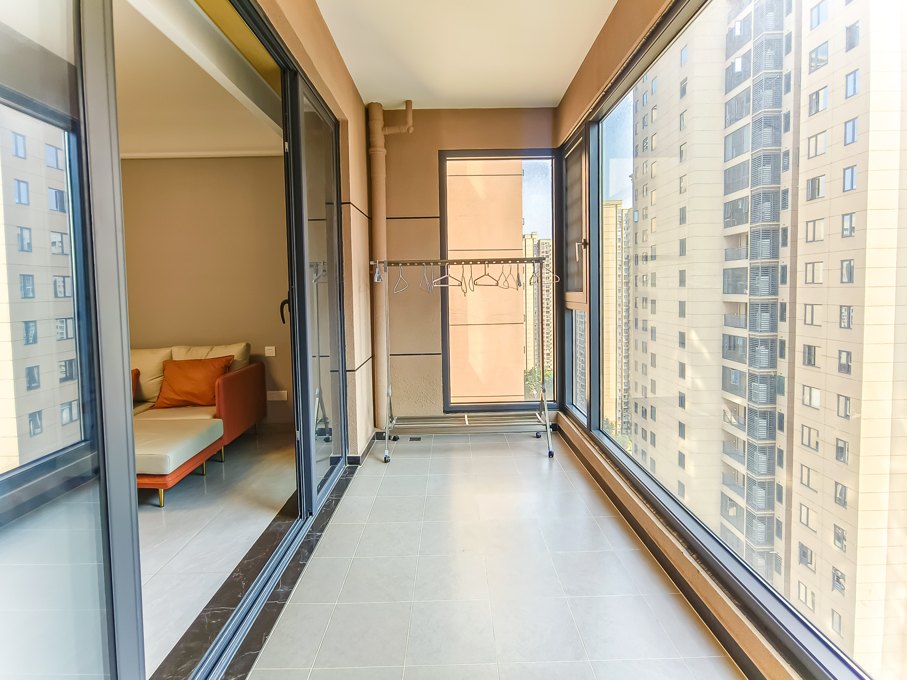 运达锦绣广场  4室2厅2卫    175.0万 运达锦绣广场  4室2厅2卫    175.0万阳台