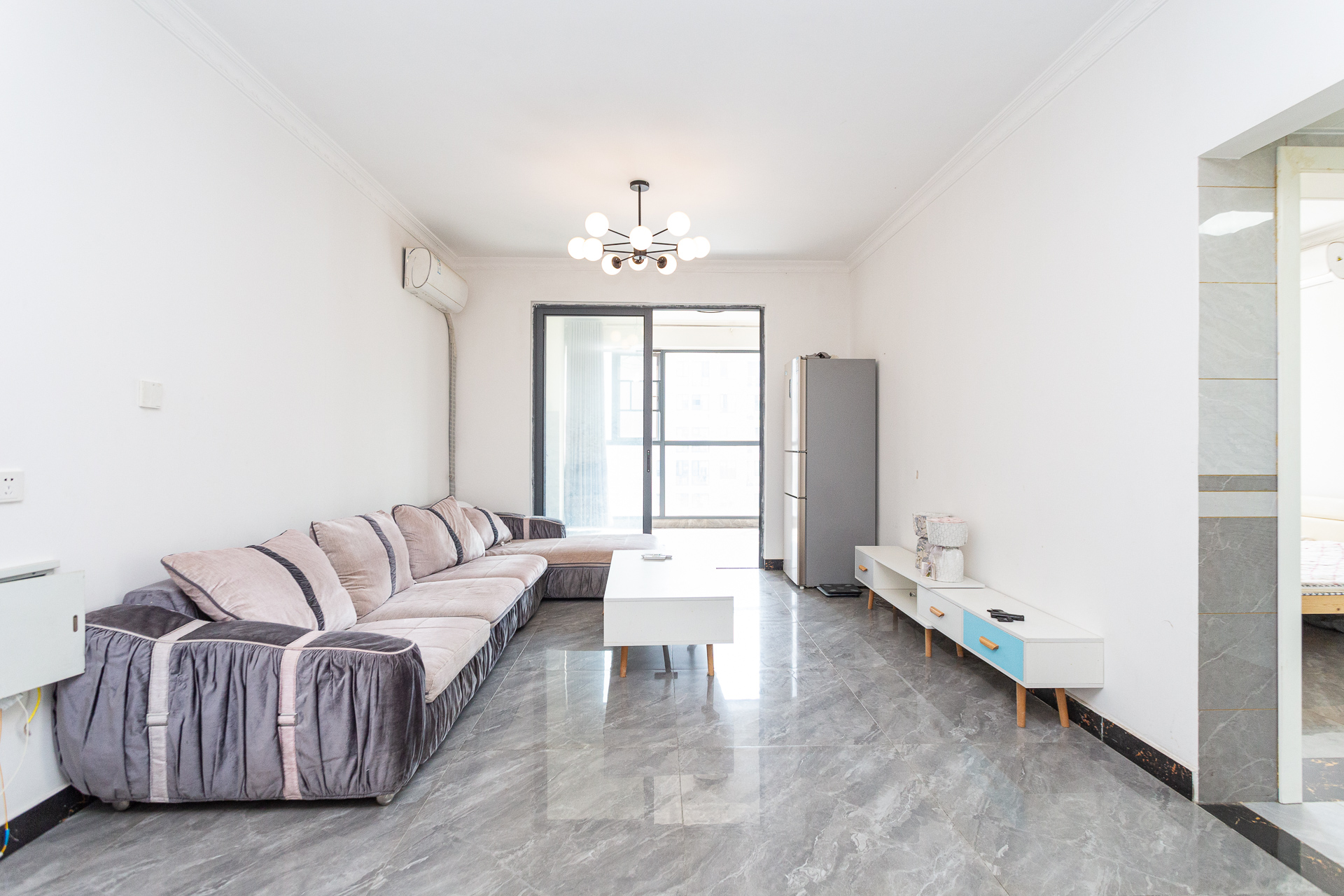 明发阅江悦府 3室2厅1卫 70.0万 明发阅江悦府 3室2厅1卫 70.0万客厅