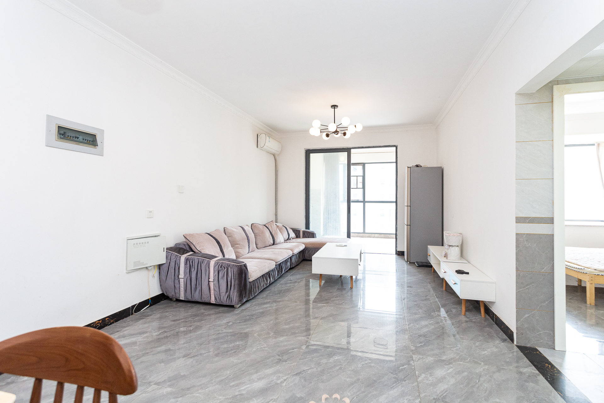 明发阅江悦府 3室2厅1卫 70.0万 明发阅江悦府 3室2厅1卫 70.0万客厅