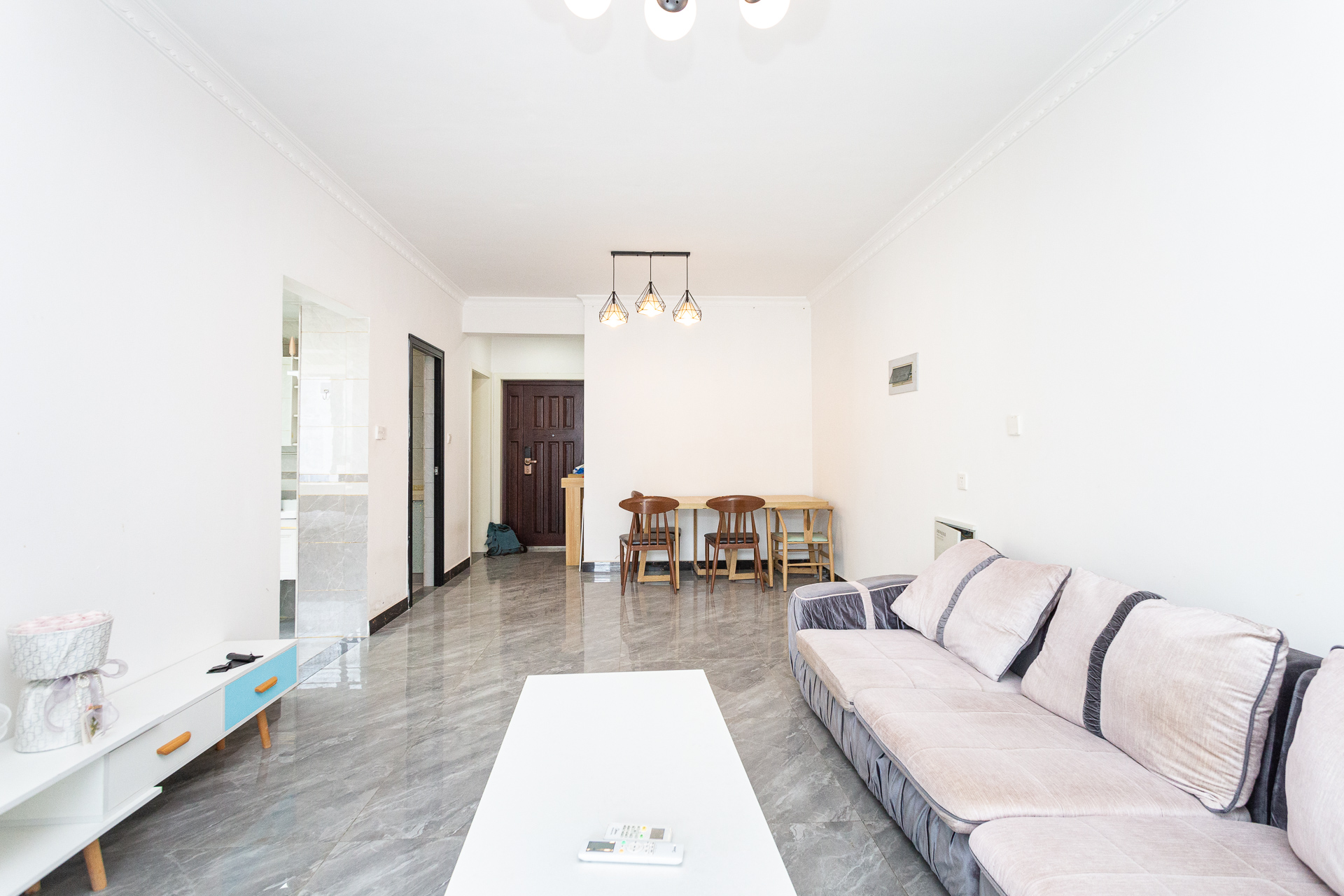 明发阅江悦府 3室2厅1卫 70.0万 明发阅江悦府 3室2厅1卫 70.0万客厅