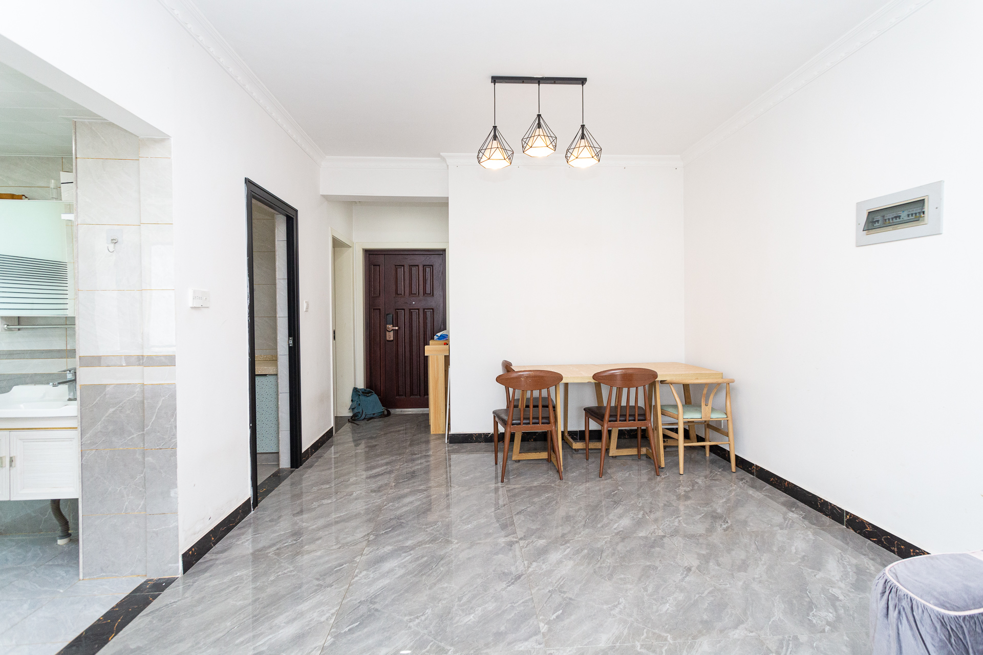 明发阅江悦府 3室2厅1卫 70.0万 明发阅江悦府 3室2厅1卫 70.0万客厅