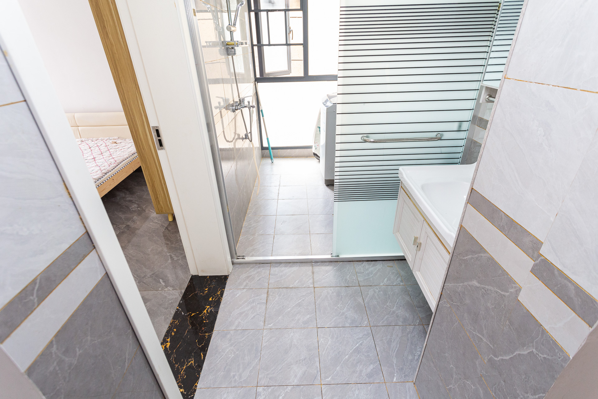 明发阅江悦府 3室2厅1卫 70.0万 明发阅江悦府 3室2厅1卫 70.0万卫生间