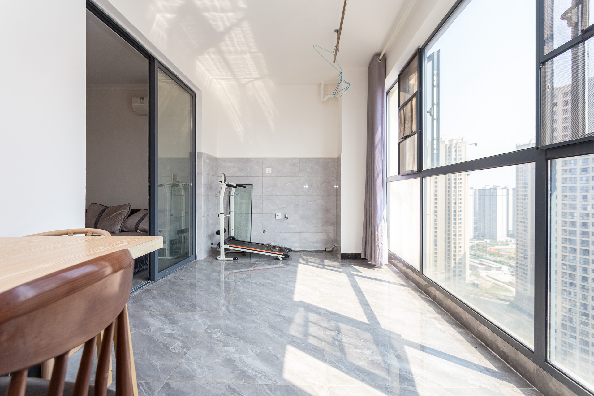 明发阅江悦府 3室2厅1卫 70.0万 明发阅江悦府 3室2厅1卫 70.0万阳台