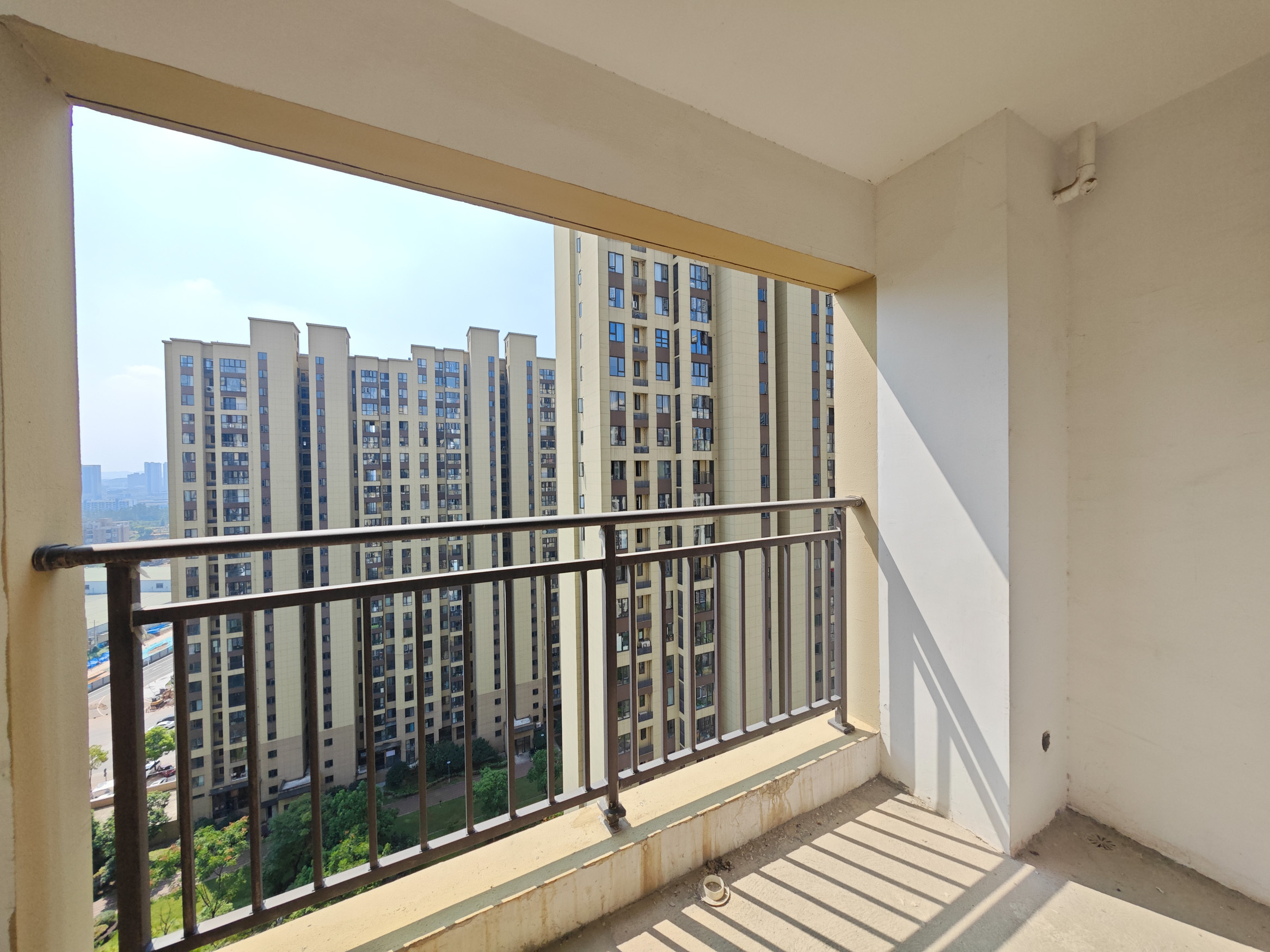 卓越蔚蓝城邦  3室2厅1卫    64.0万 卓越蔚蓝城邦  3室2厅1卫    64.0万阳台