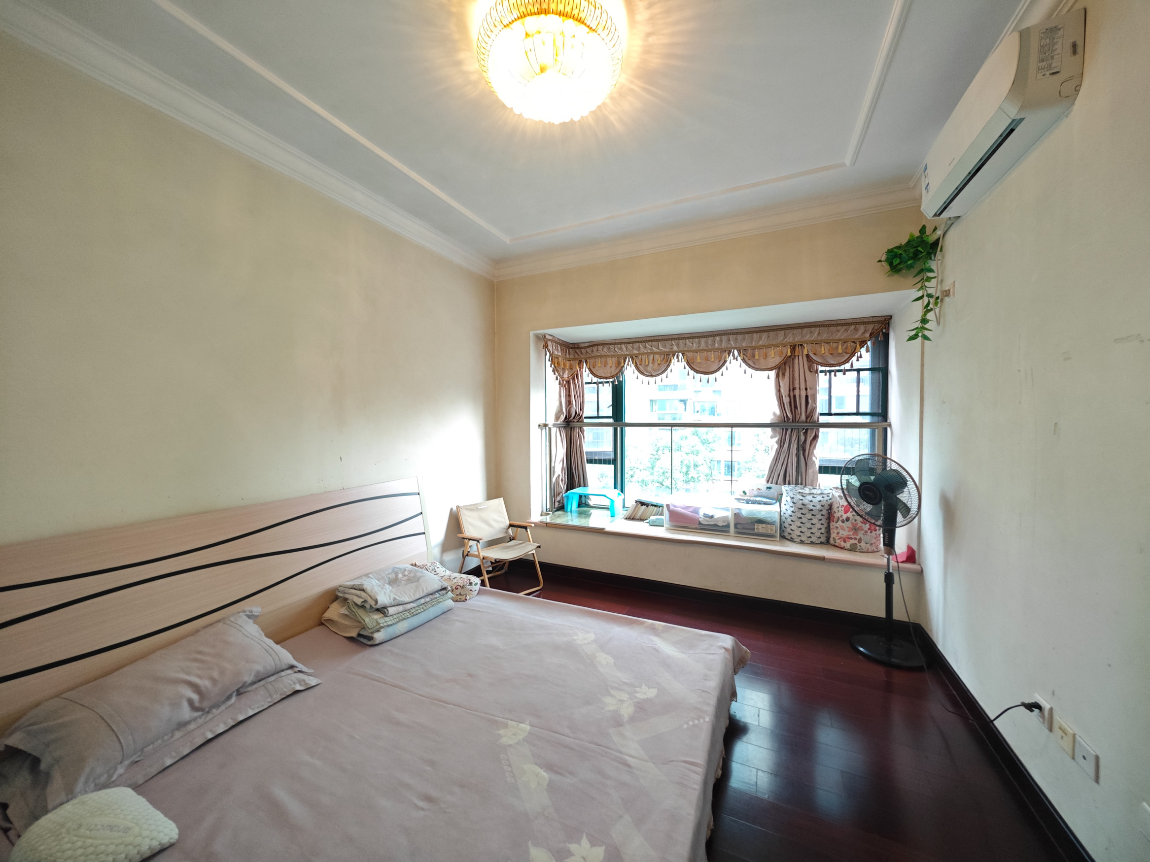 恒大城  2室2厅1卫    62.0万卧室