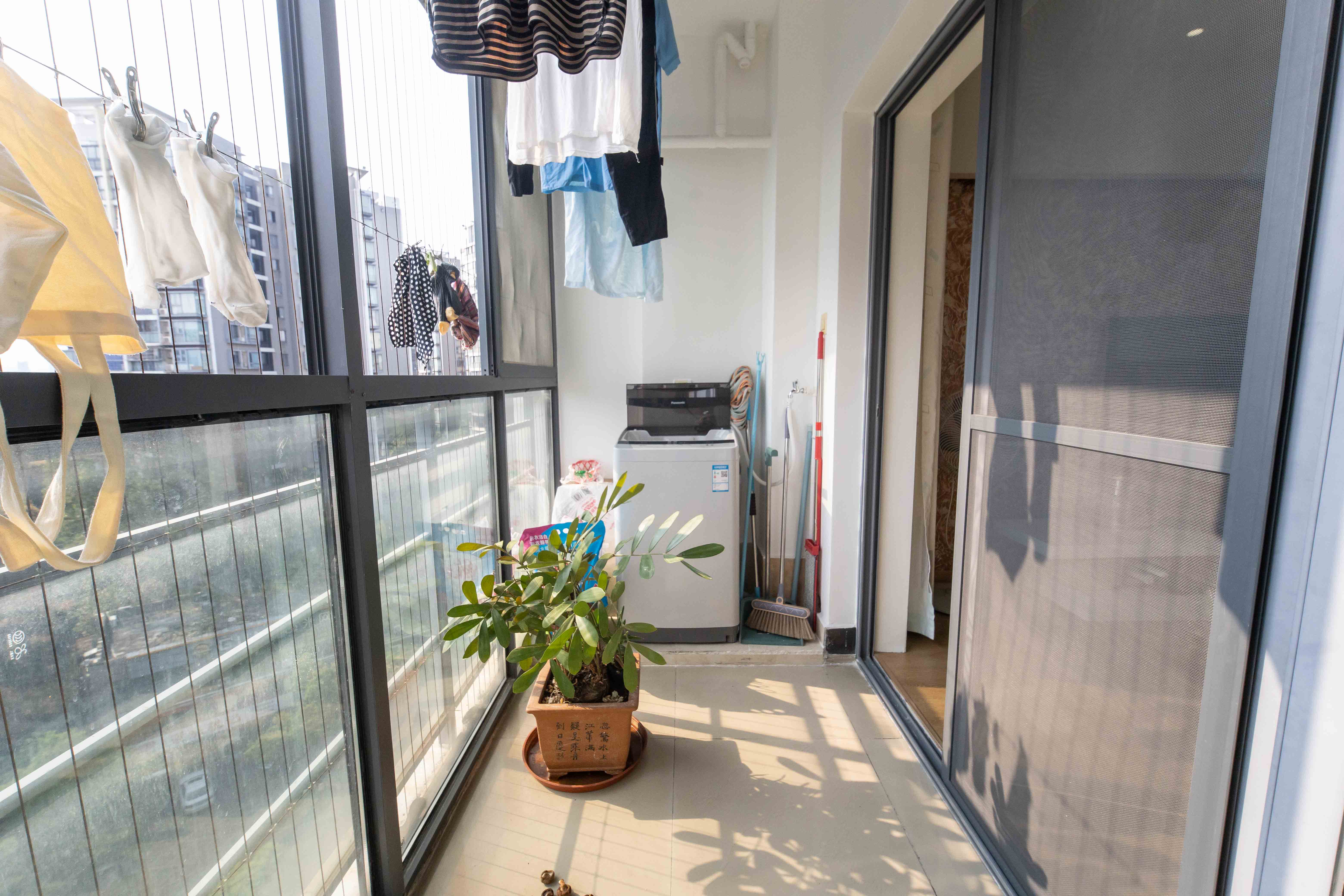 银港水晶城  2室2厅1卫   78.00万阳台