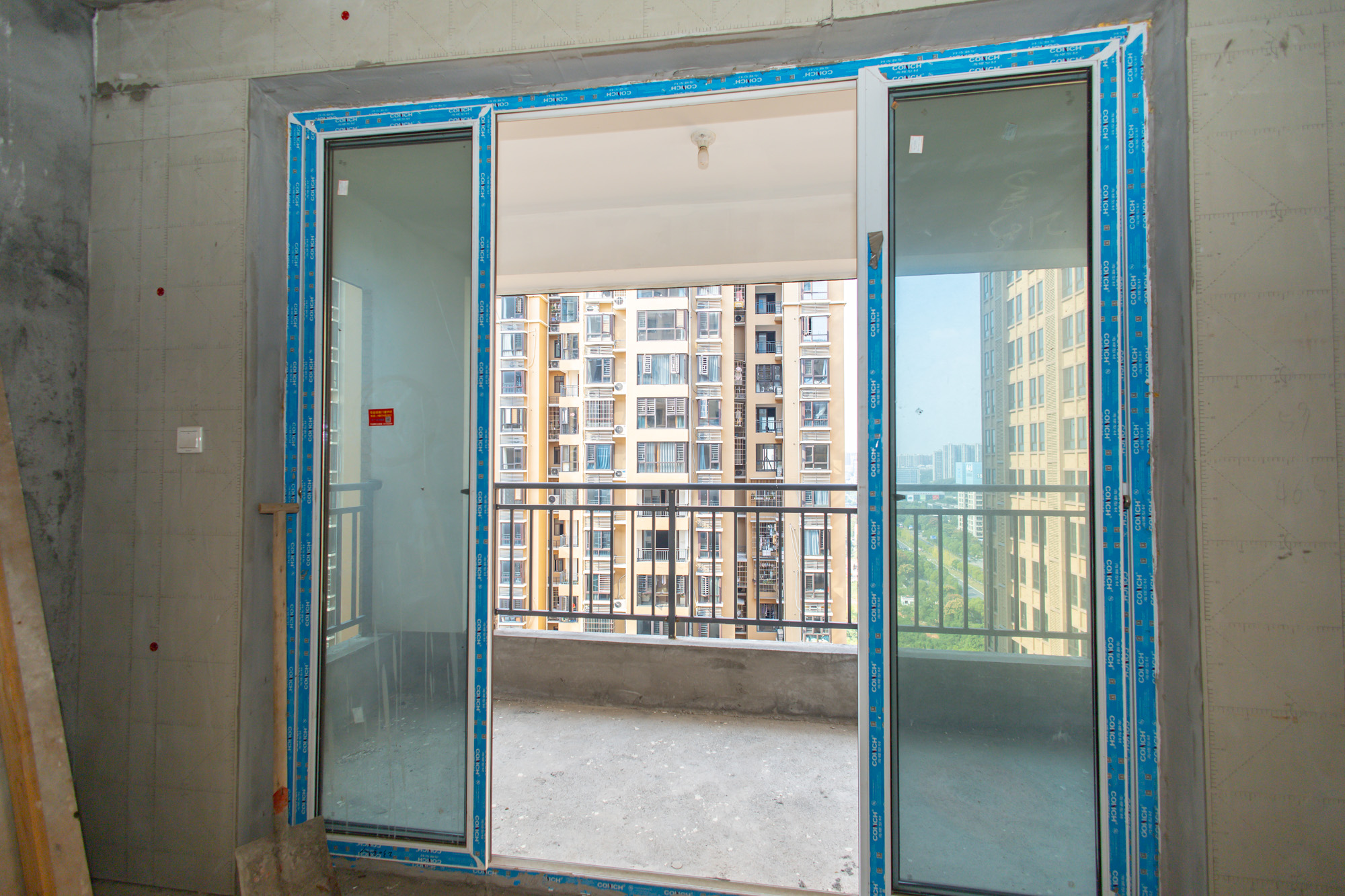 楚天世纪城西苑 3室2厅1卫 72.5万 楚天世纪城西苑 3室2厅1卫 72.5万阳台