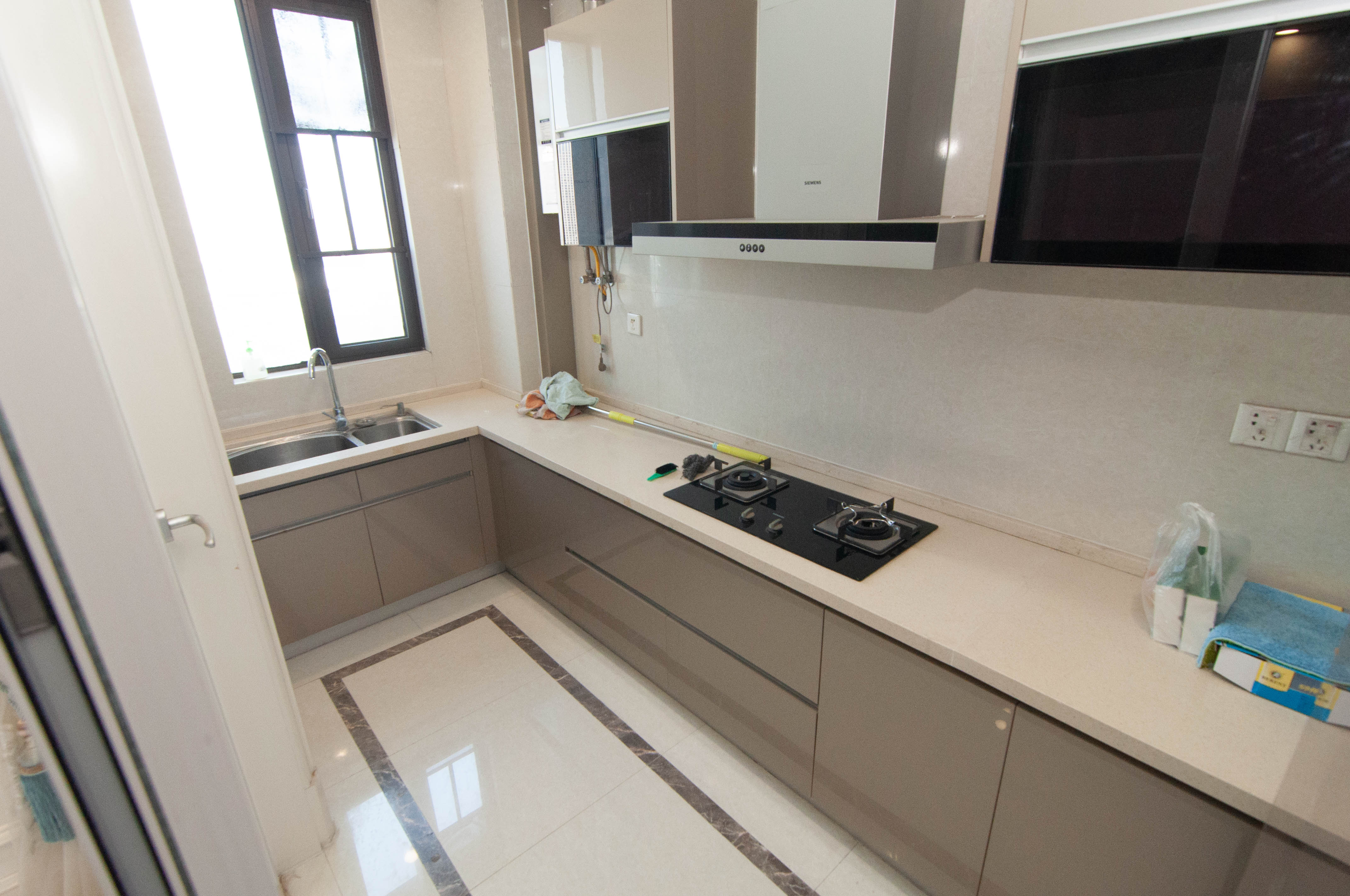 金茂梅溪湖  4室2厅3卫    438.0万厨房