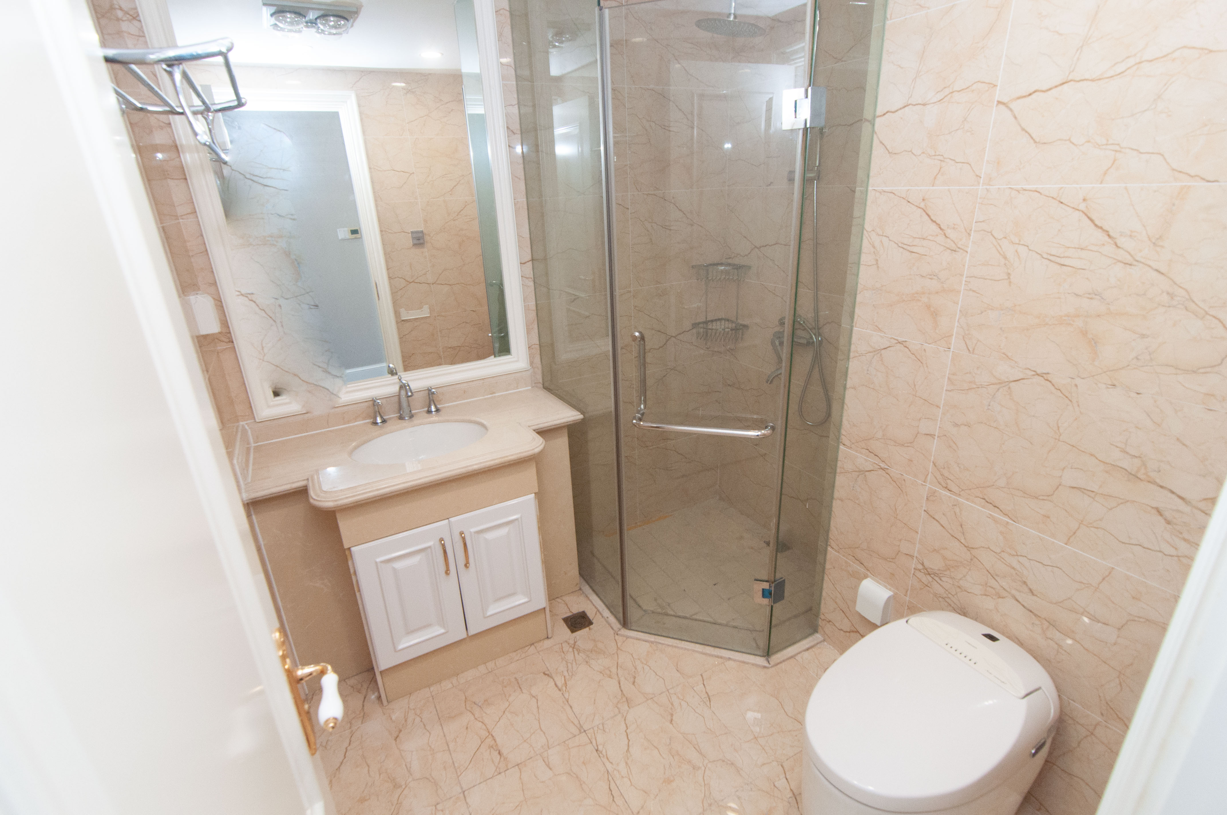 金茂梅溪湖  4室2厅3卫    438.0万卫生间