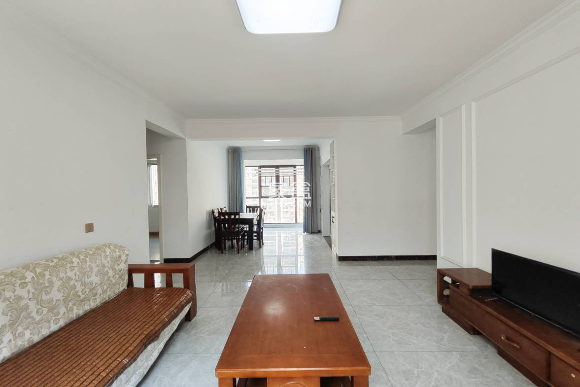 福天藏郡院子  4室2厅2卫    96.0万 福天藏郡院子  4室2厅2卫    96.0万客厅