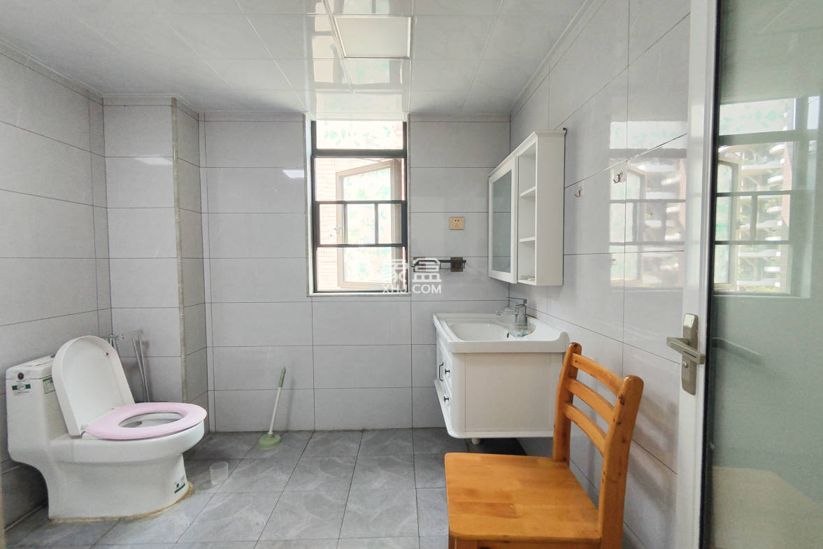 福天藏郡院子  4室2厅2卫    96.0万 福天藏郡院子  4室2厅2卫    96.0万卫生间