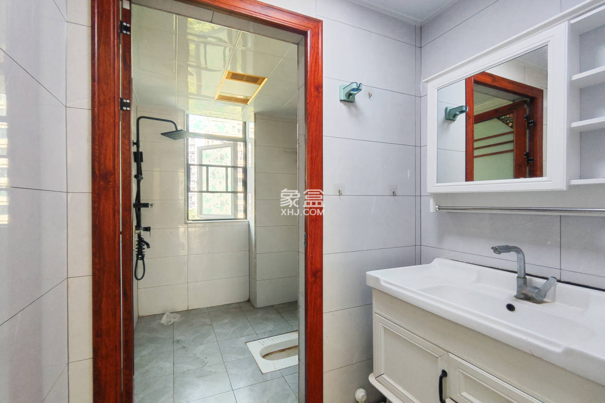 福天藏郡院子  4室2厅2卫    96.0万 福天藏郡院子  4室2厅2卫    96.0万卫生间