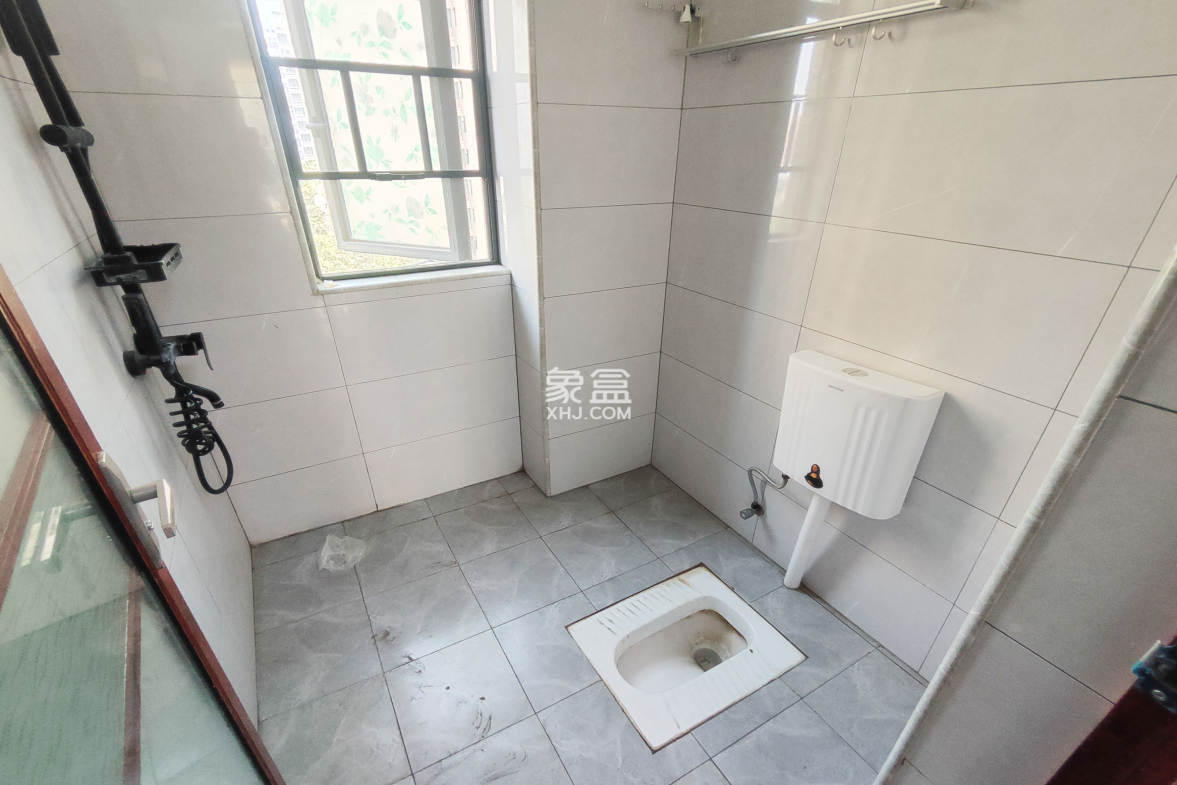 福天藏郡院子  4室2厅2卫    96.0万 福天藏郡院子  4室2厅2卫    96.0万卫生间