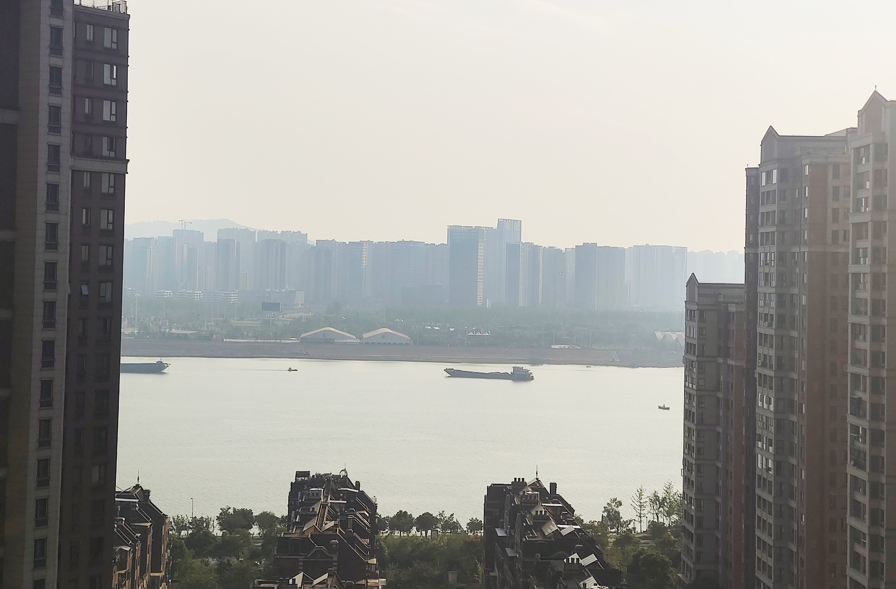 绿地海外滩一期  2室2厅1卫   50.00万其他