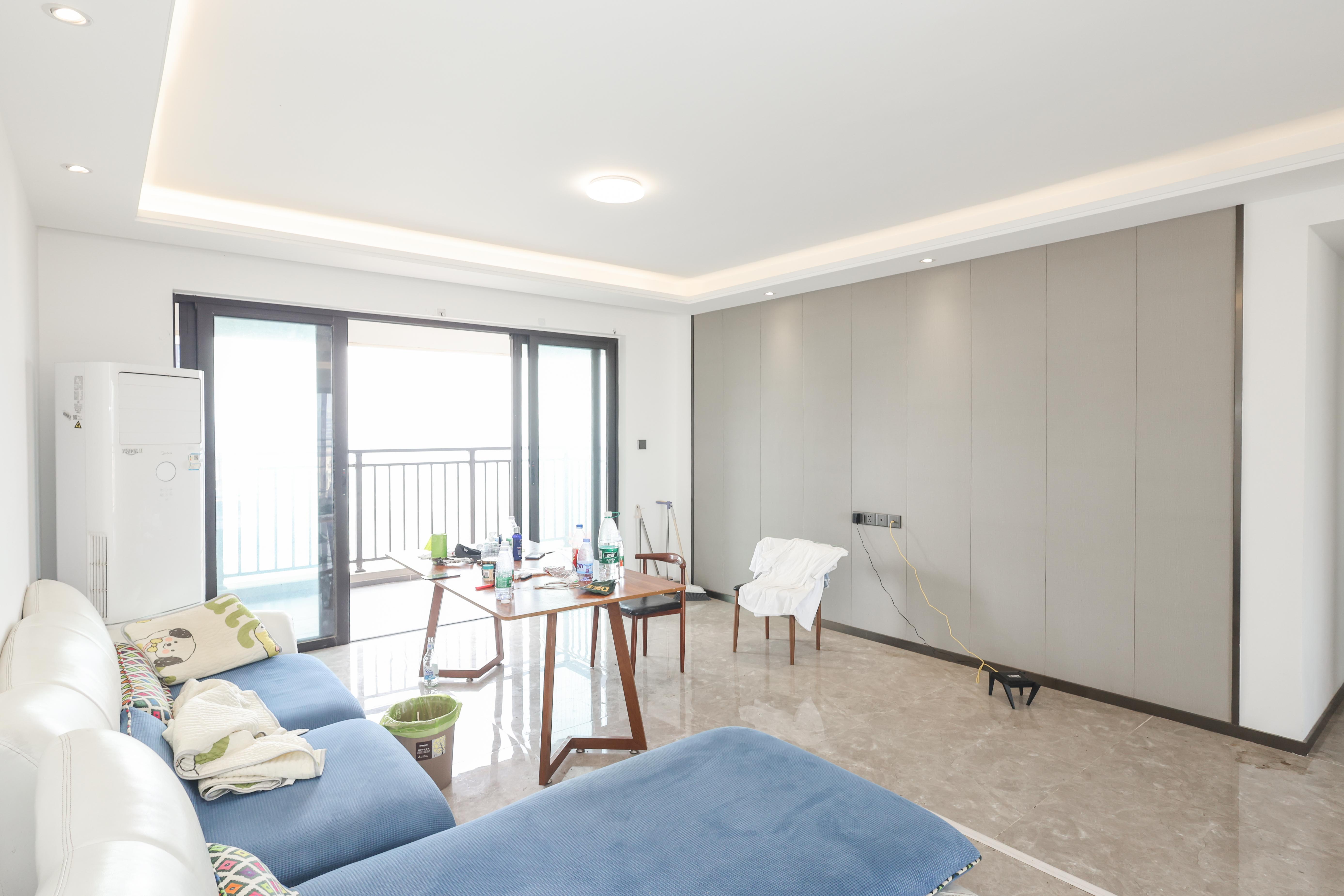 招商华发依云曦城  4室2厅2卫    160.0万 招商华发依云曦城  4室2厅2卫    160.0万客厅