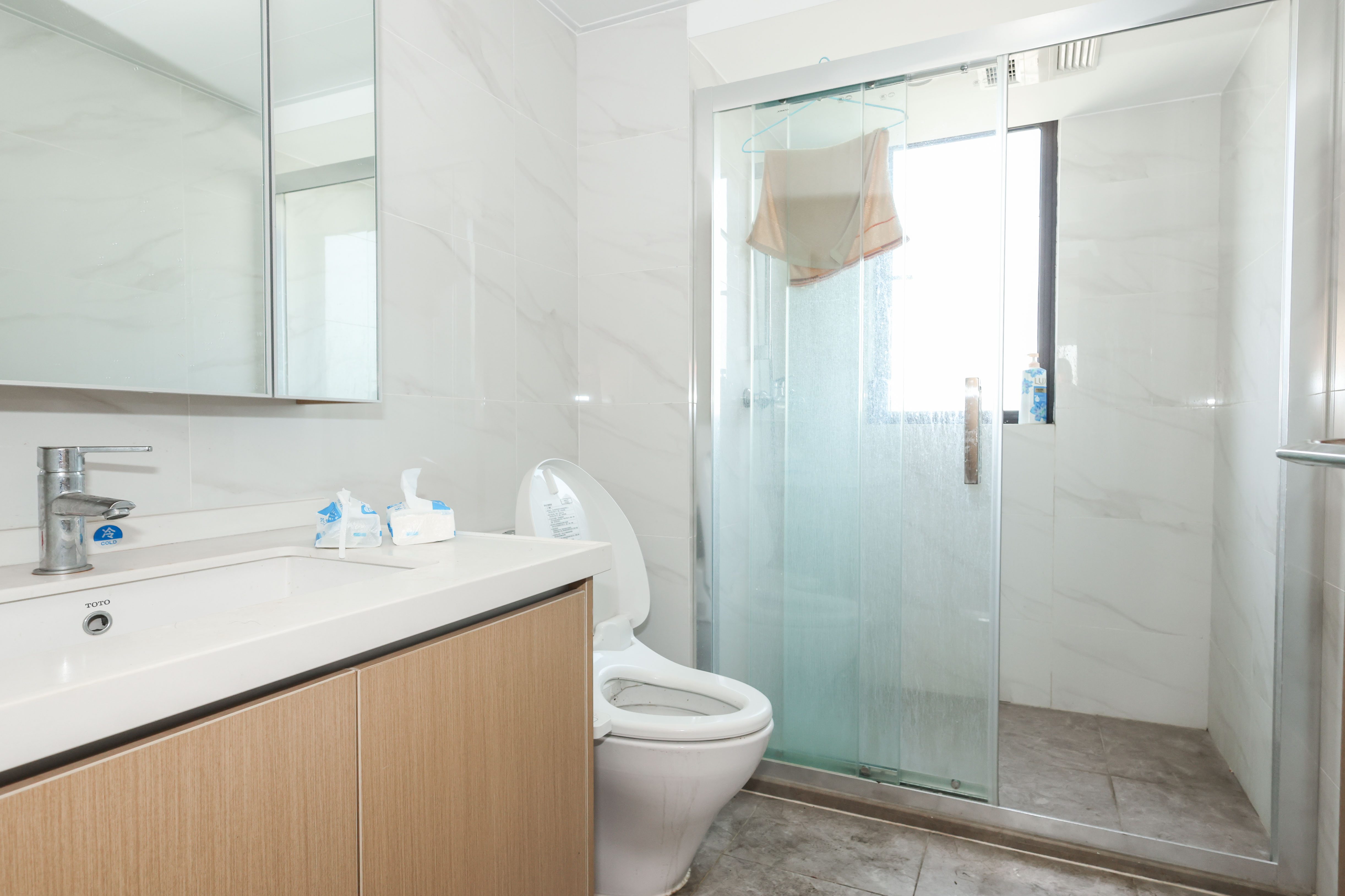 招商华发依云曦城  4室2厅2卫    160.0万 招商华发依云曦城  4室2厅2卫    160.0万卫生间