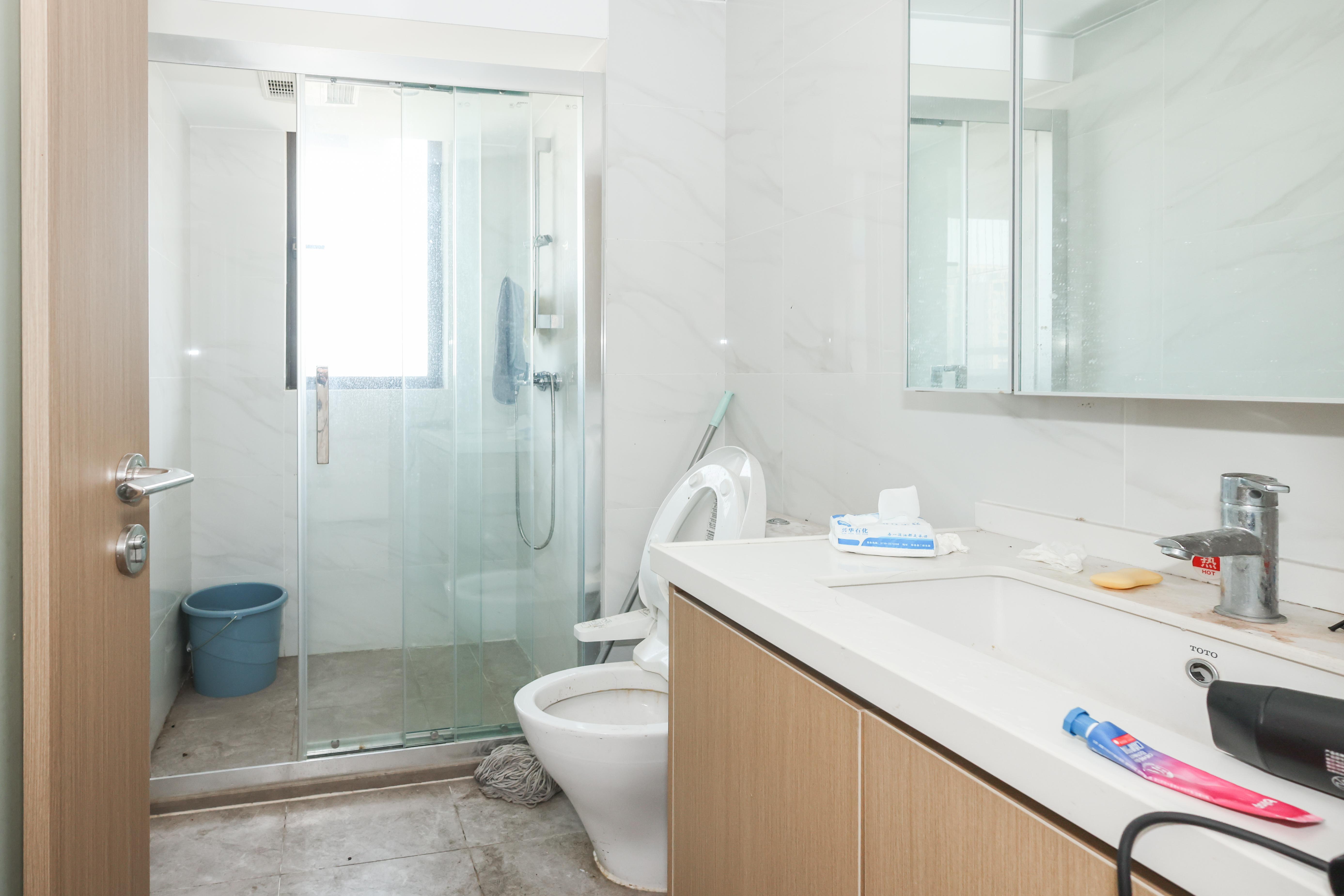 招商华发依云曦城  4室2厅2卫    160.0万 招商华发依云曦城  4室2厅2卫    160.0万卫生间