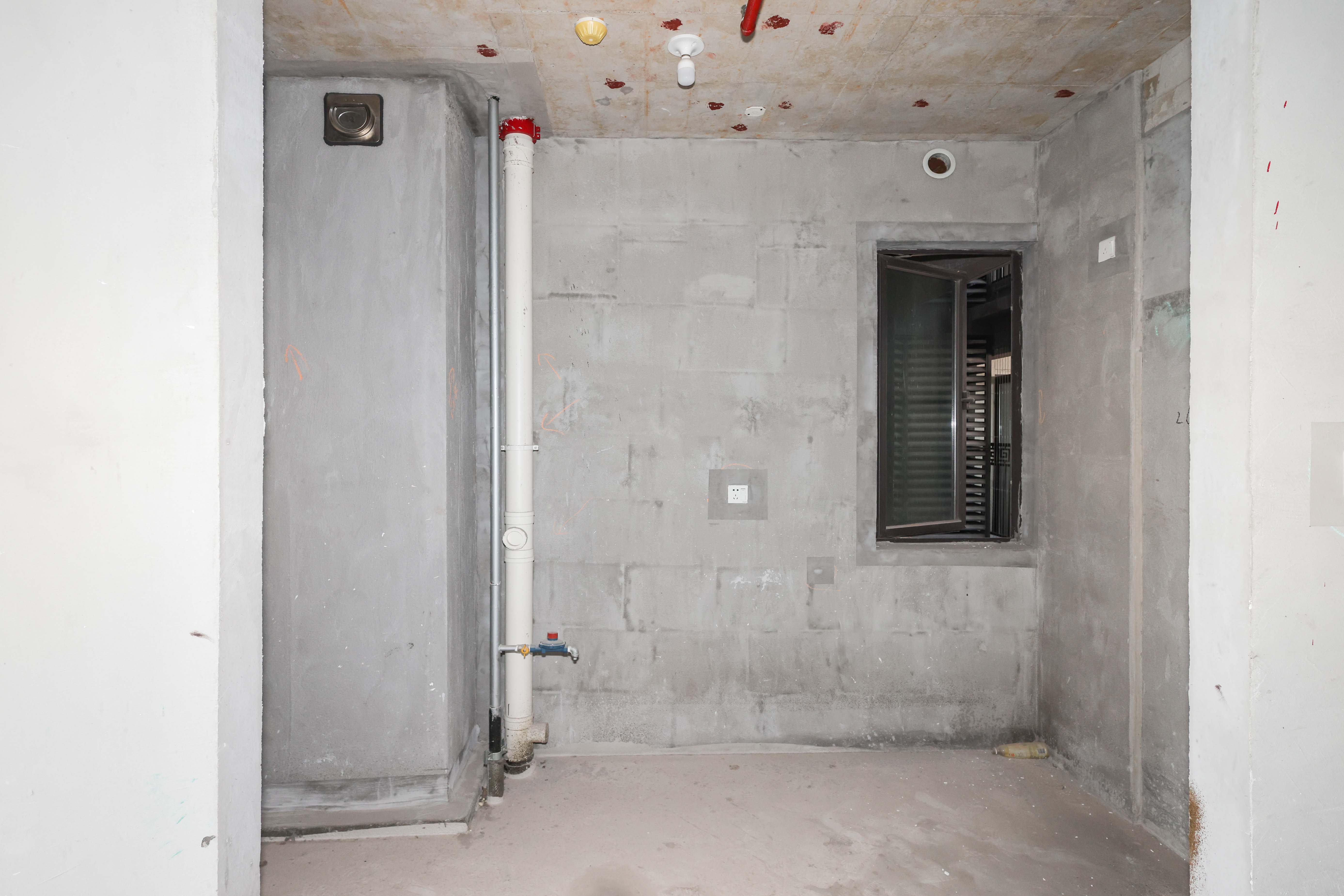 建发央著  4室2厅2卫   190.00万厨房