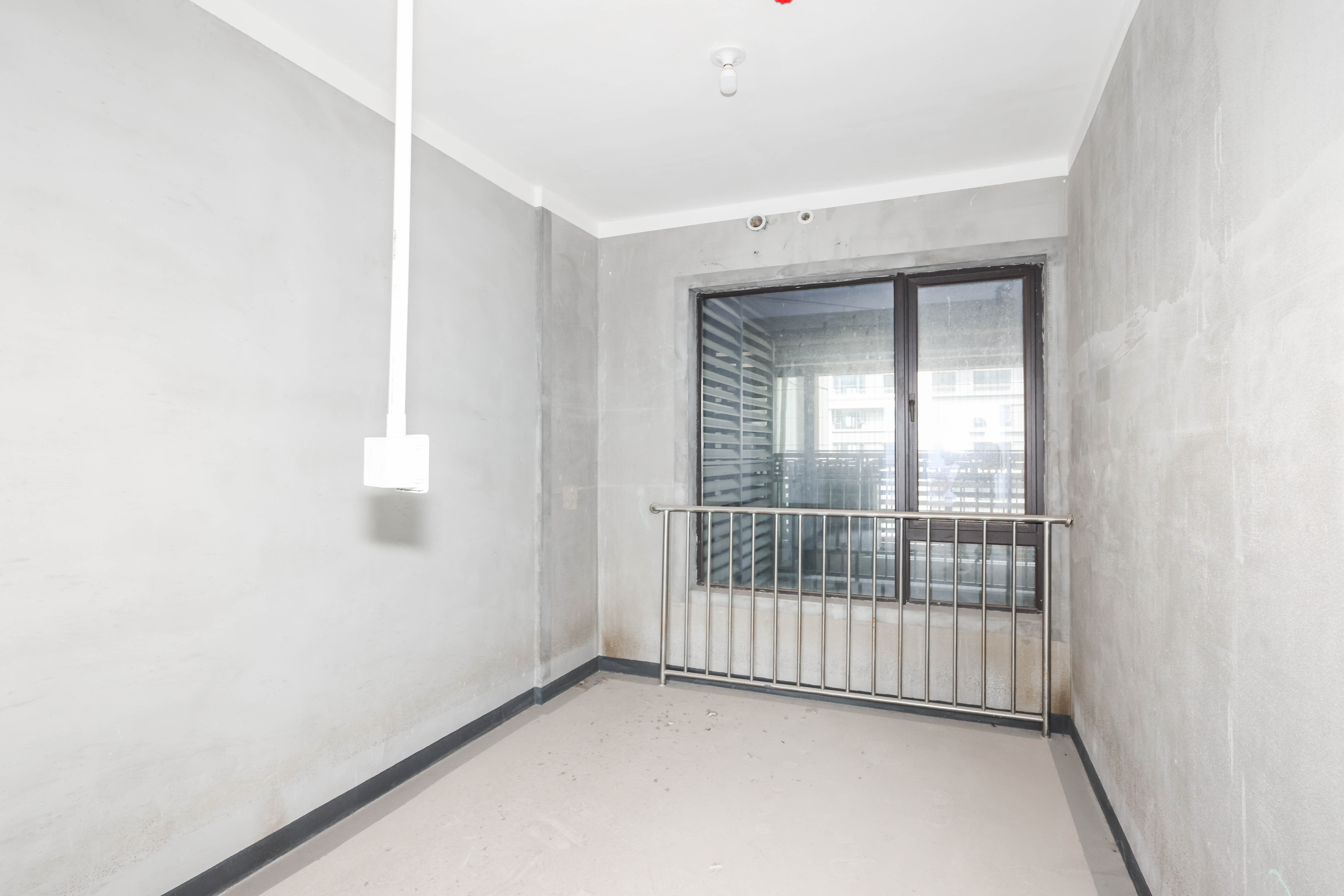 建发央著  4室2厅2卫   190.00万卧室